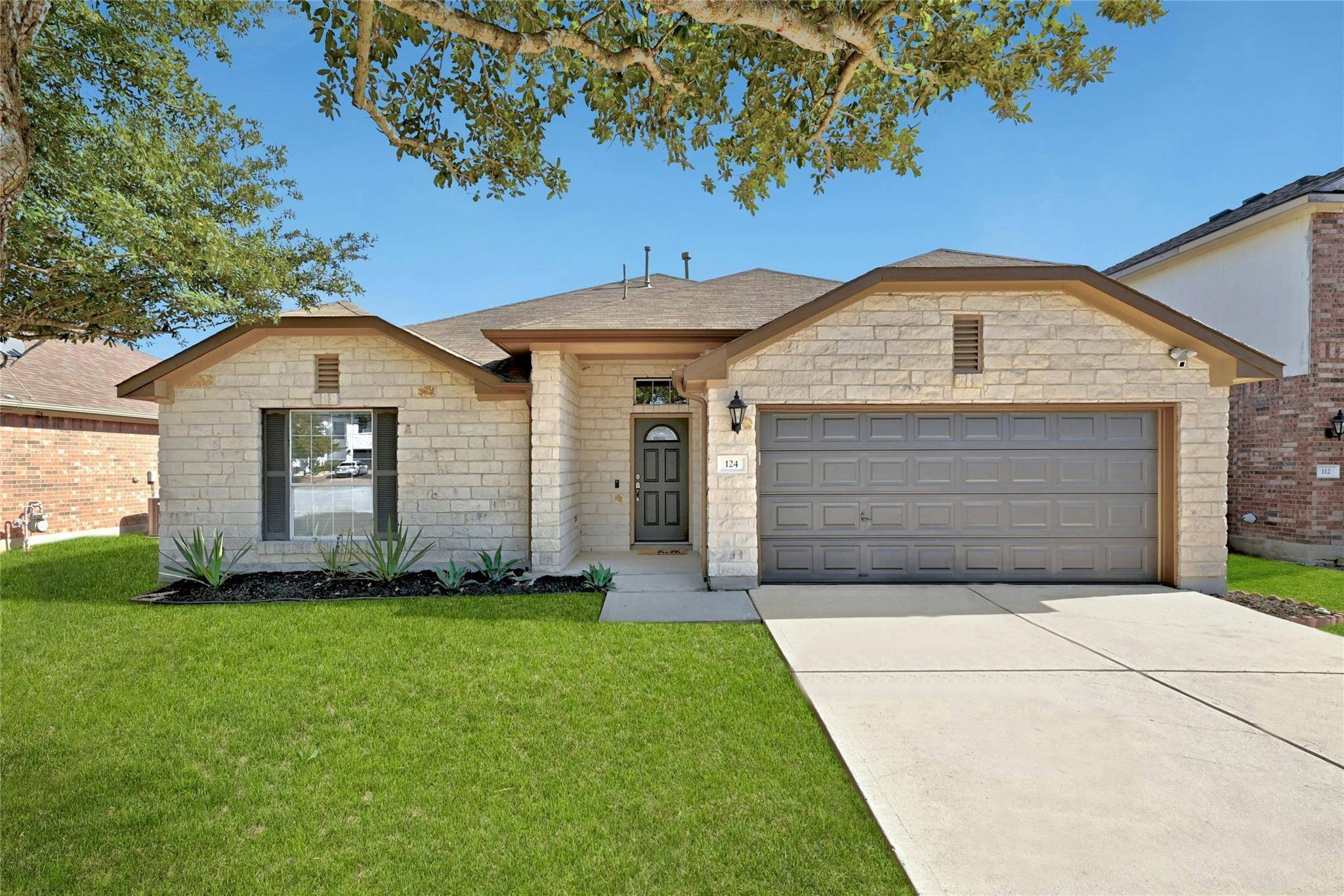 124 Desert Springs CV, Buda, TX 78610