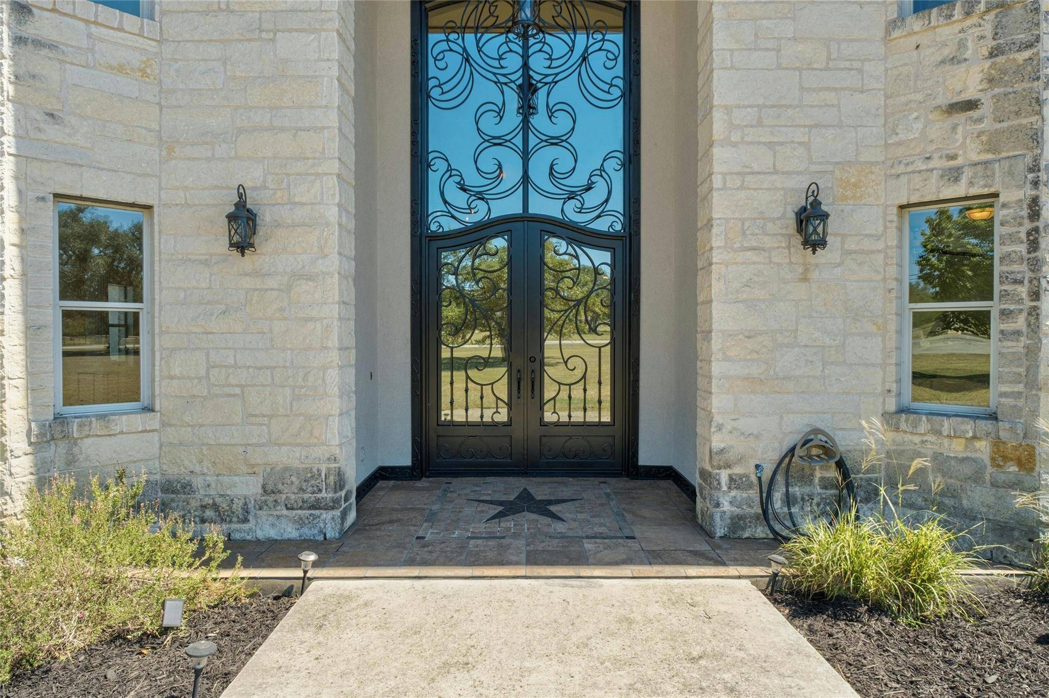 200 Oak Forest DR, Buda, TX 78610