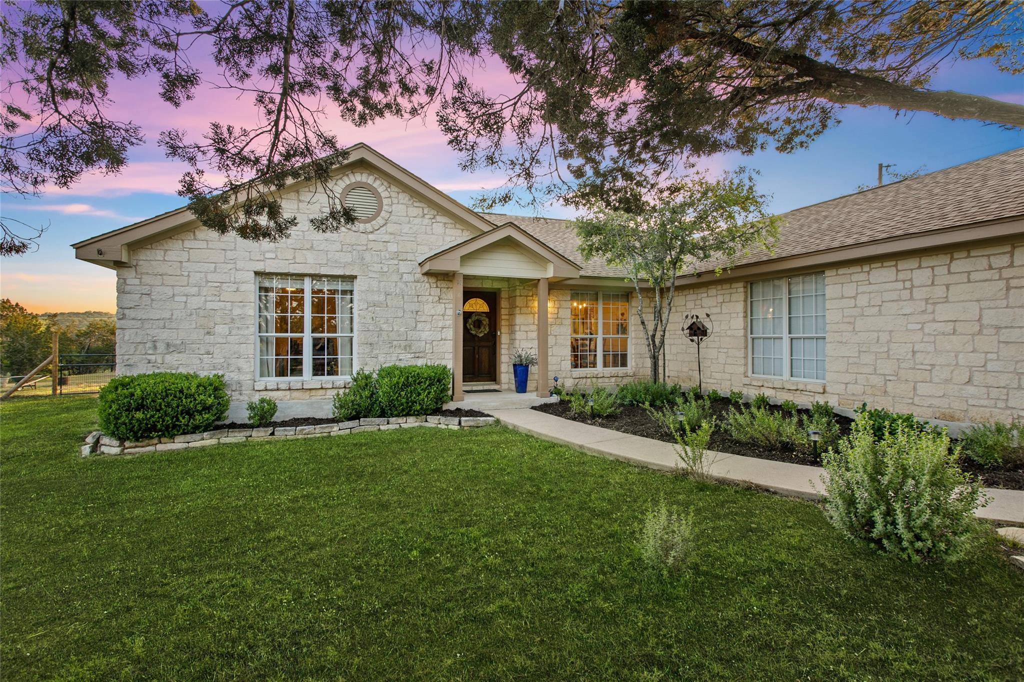 910 Barton Creek DR, Dripping Springs, TX 78620