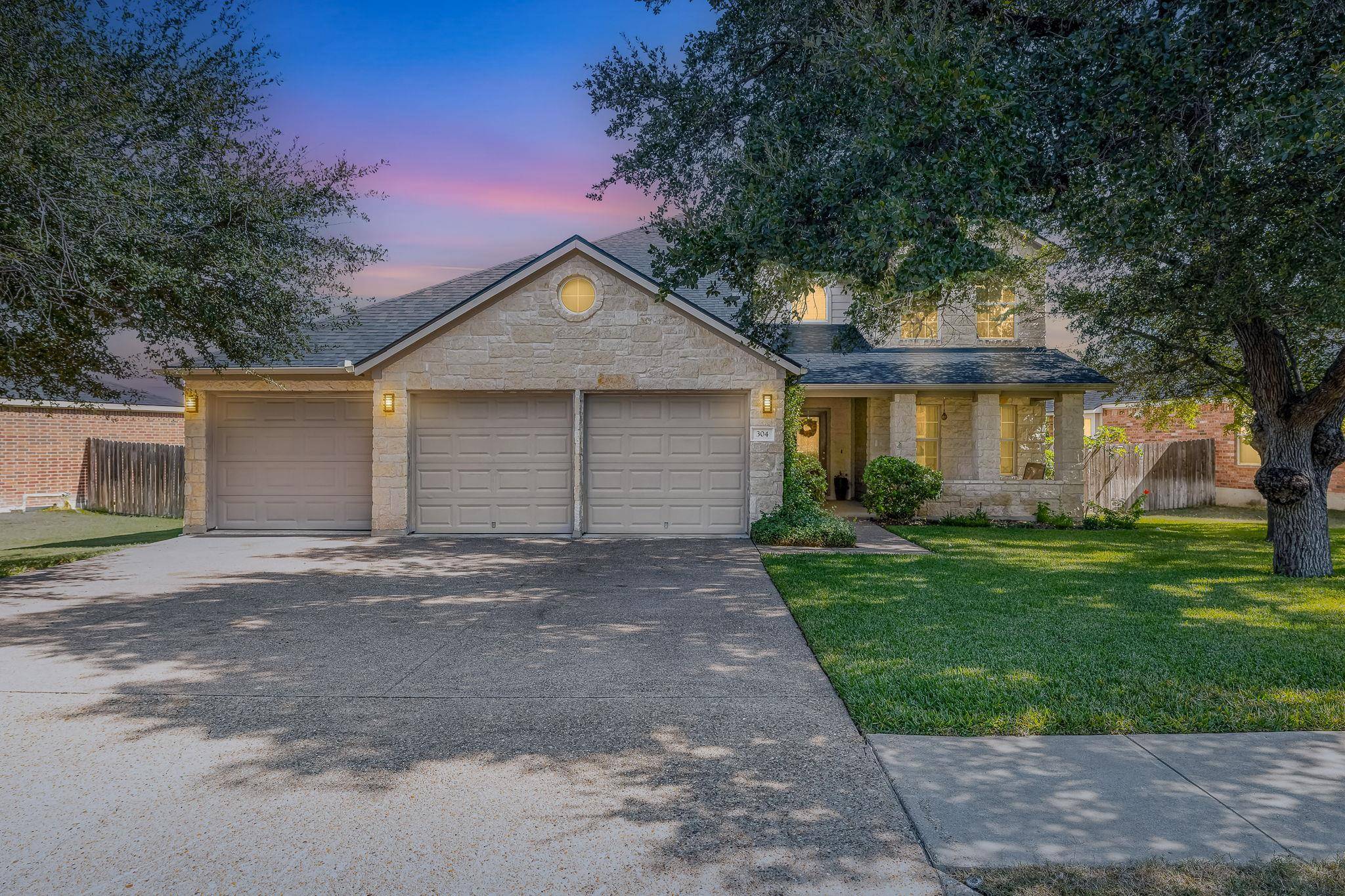 304 Hoot Owl LN N, Leander, TX 78641