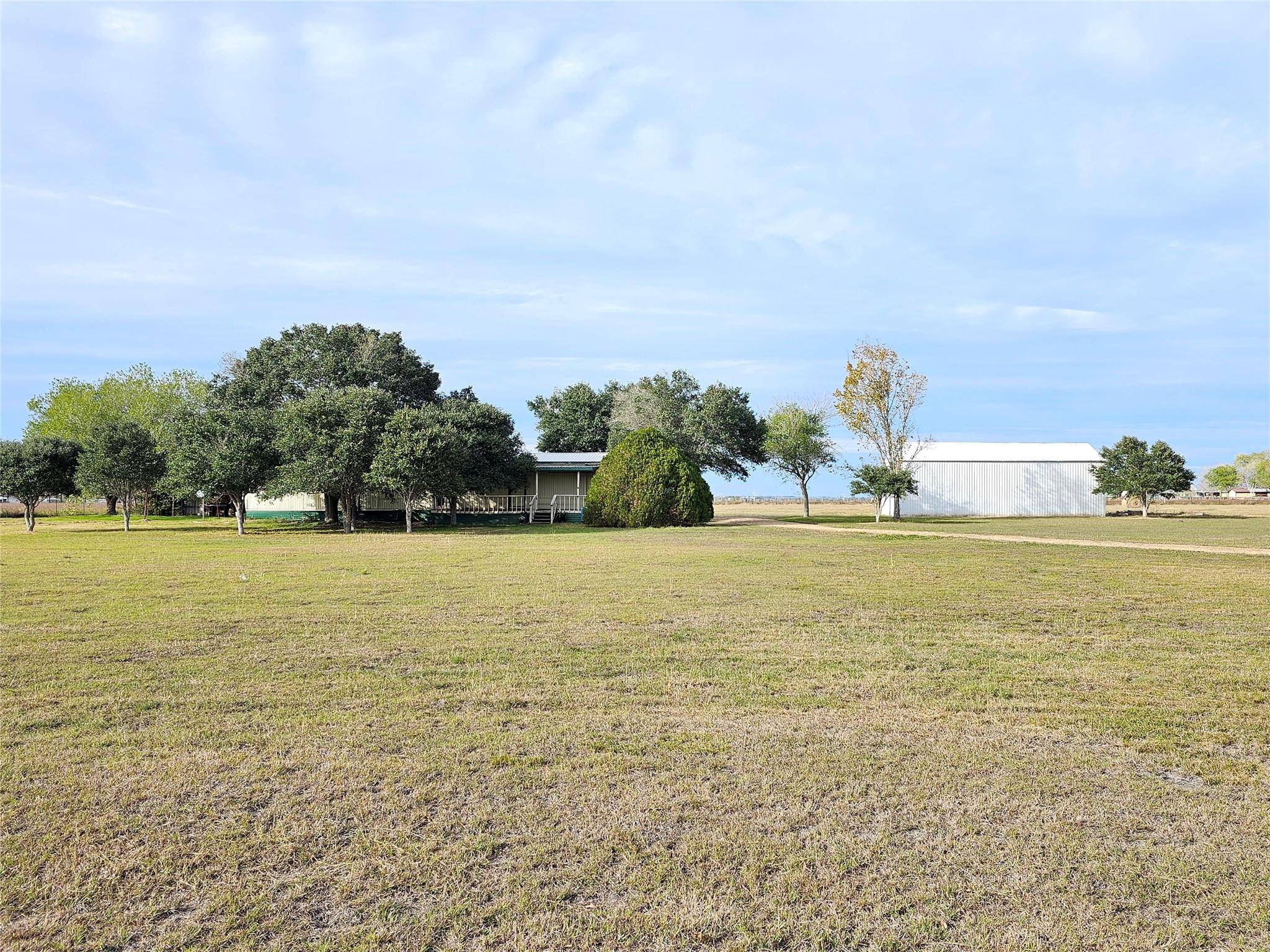 1006 County Road 303, Shiner, TX 77984
