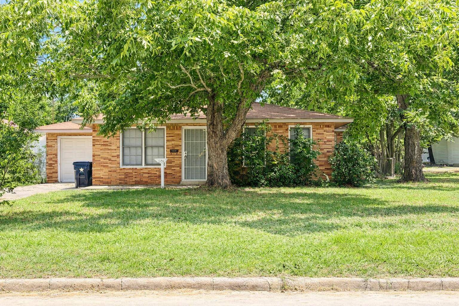 608 Green ST, Rockdale, TX 76567