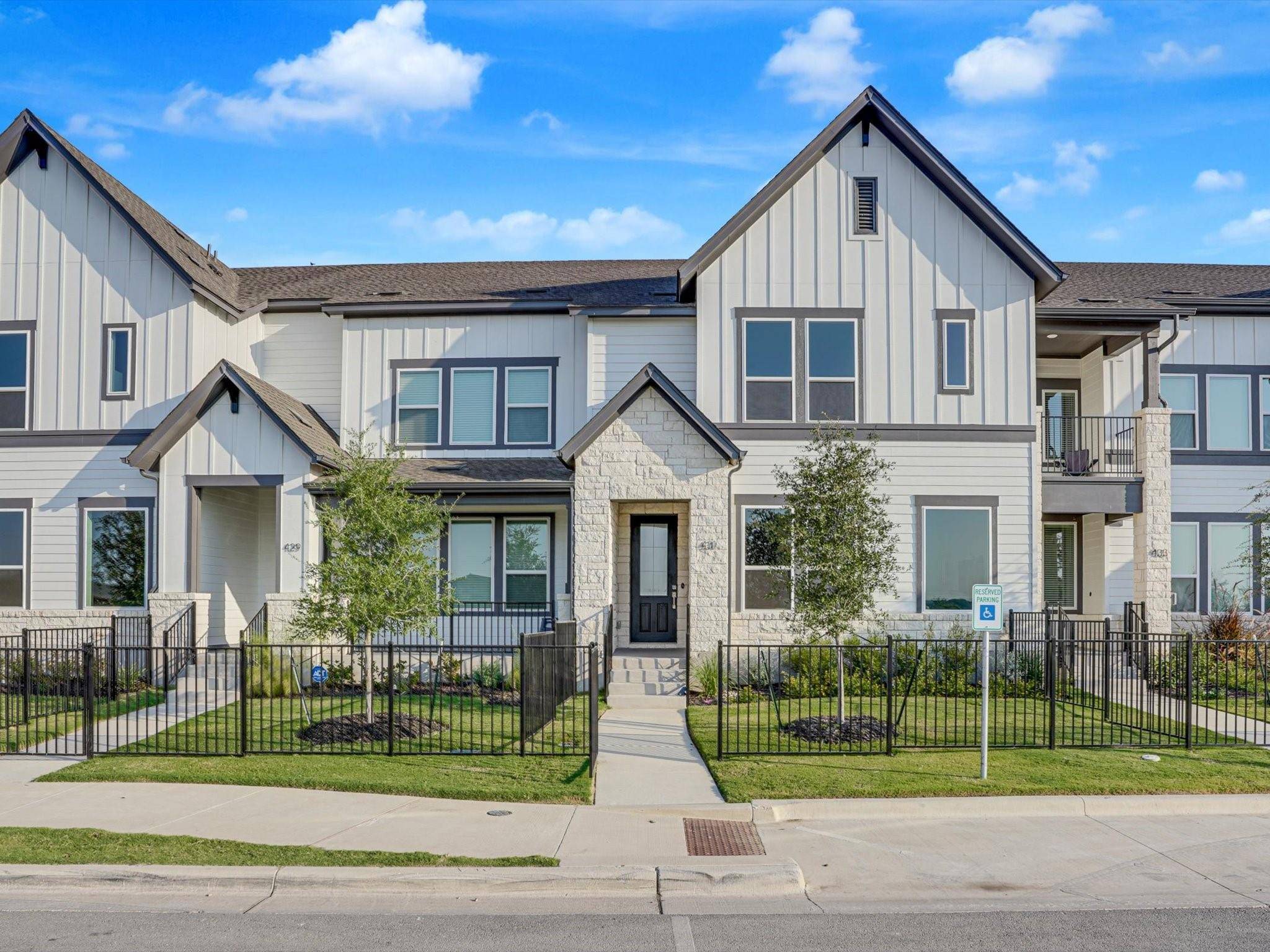 431 Emory Crossing BLVD, Hutto, TX 78634