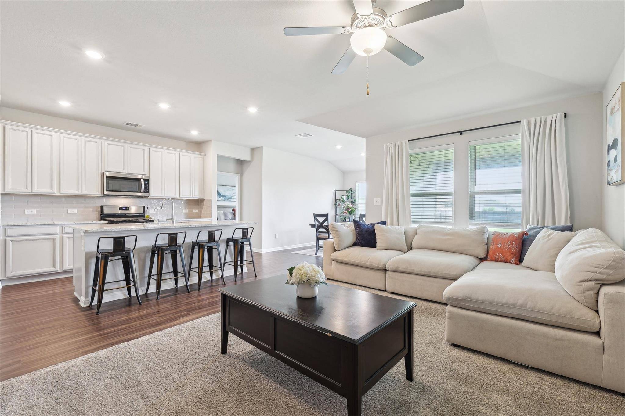 300 Golden Plains PKWY, Hutto, TX 78634
