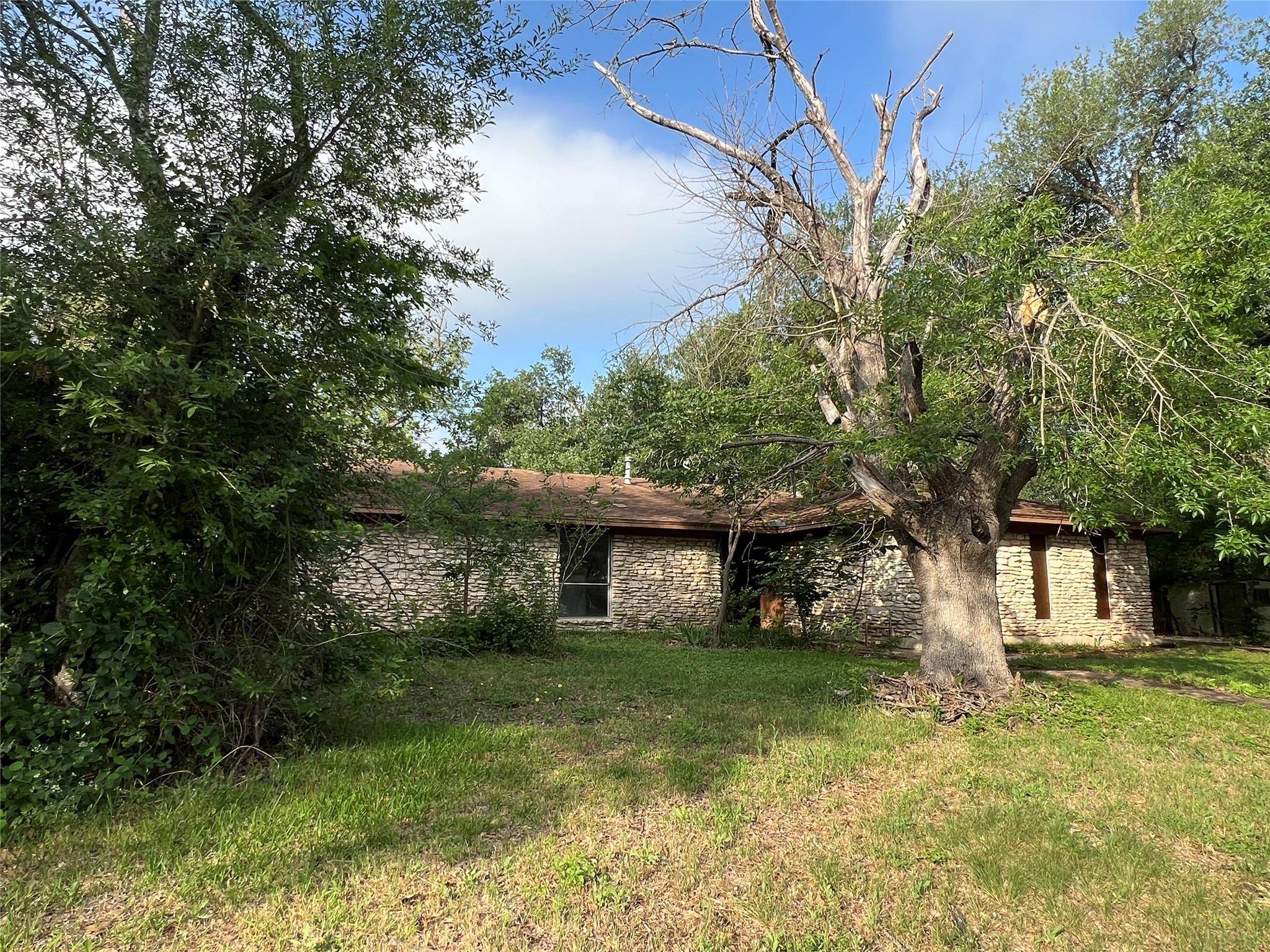 2201 Bel Air DR, Taylor, TX 76574