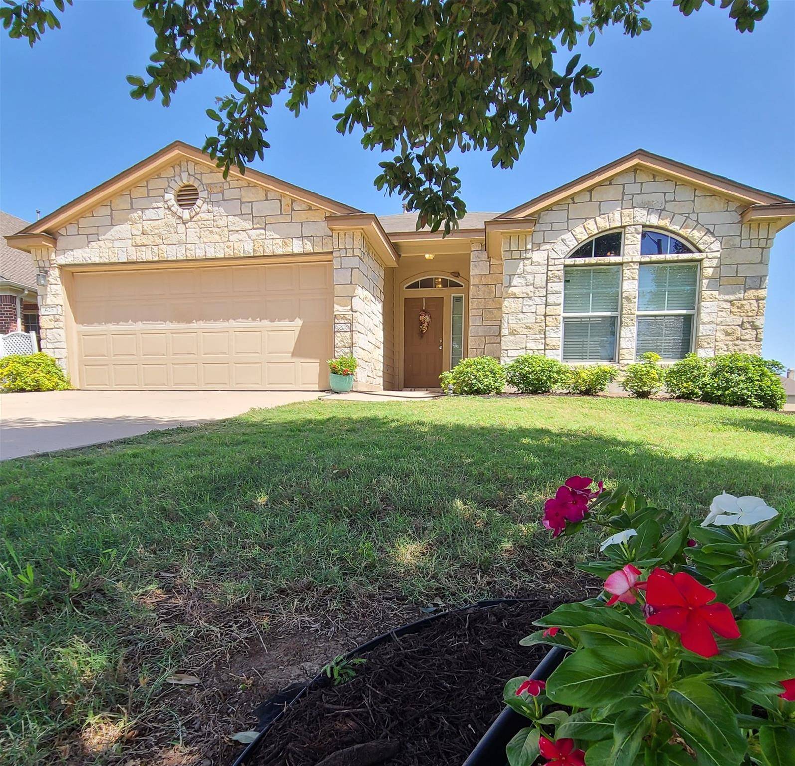 425 Primavera LOOP, Kyle, TX 78640