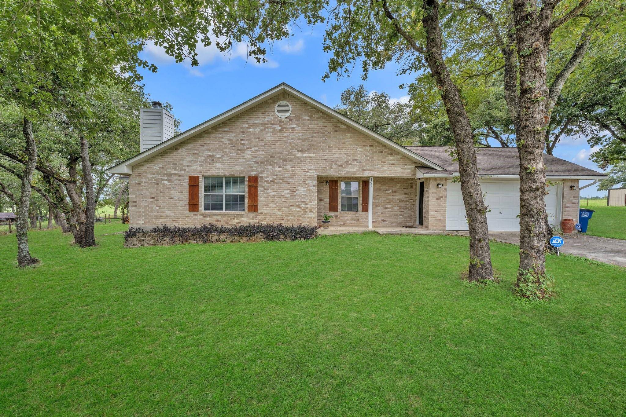 165 Great Oaks BLVD, La Vernia, TX 78121