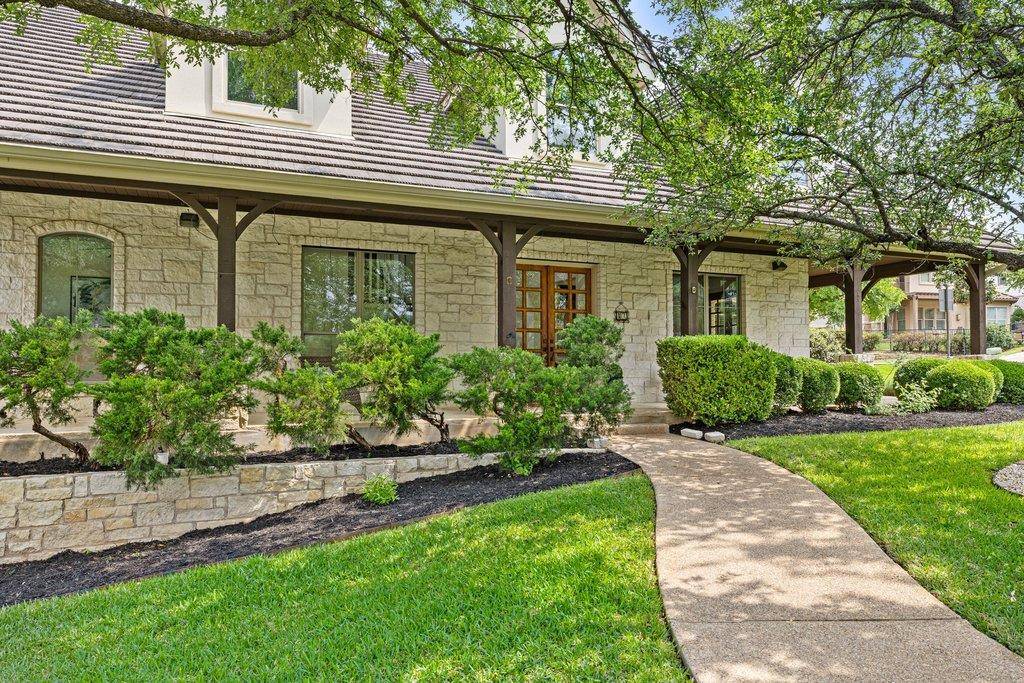 2 Dovedale CV, The Hills, TX 78738