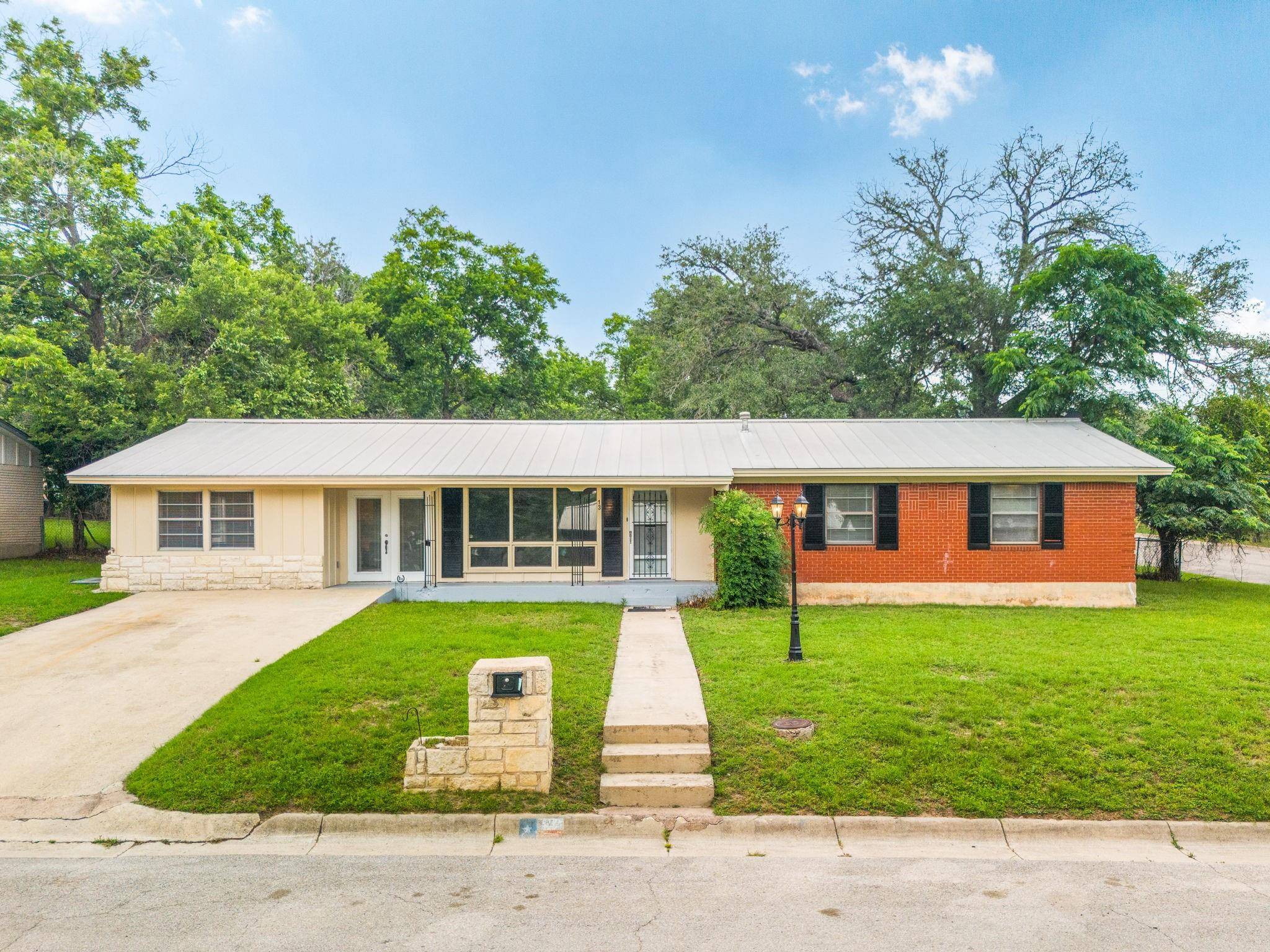 13 Perkins ST, Lampasas, TX 76550