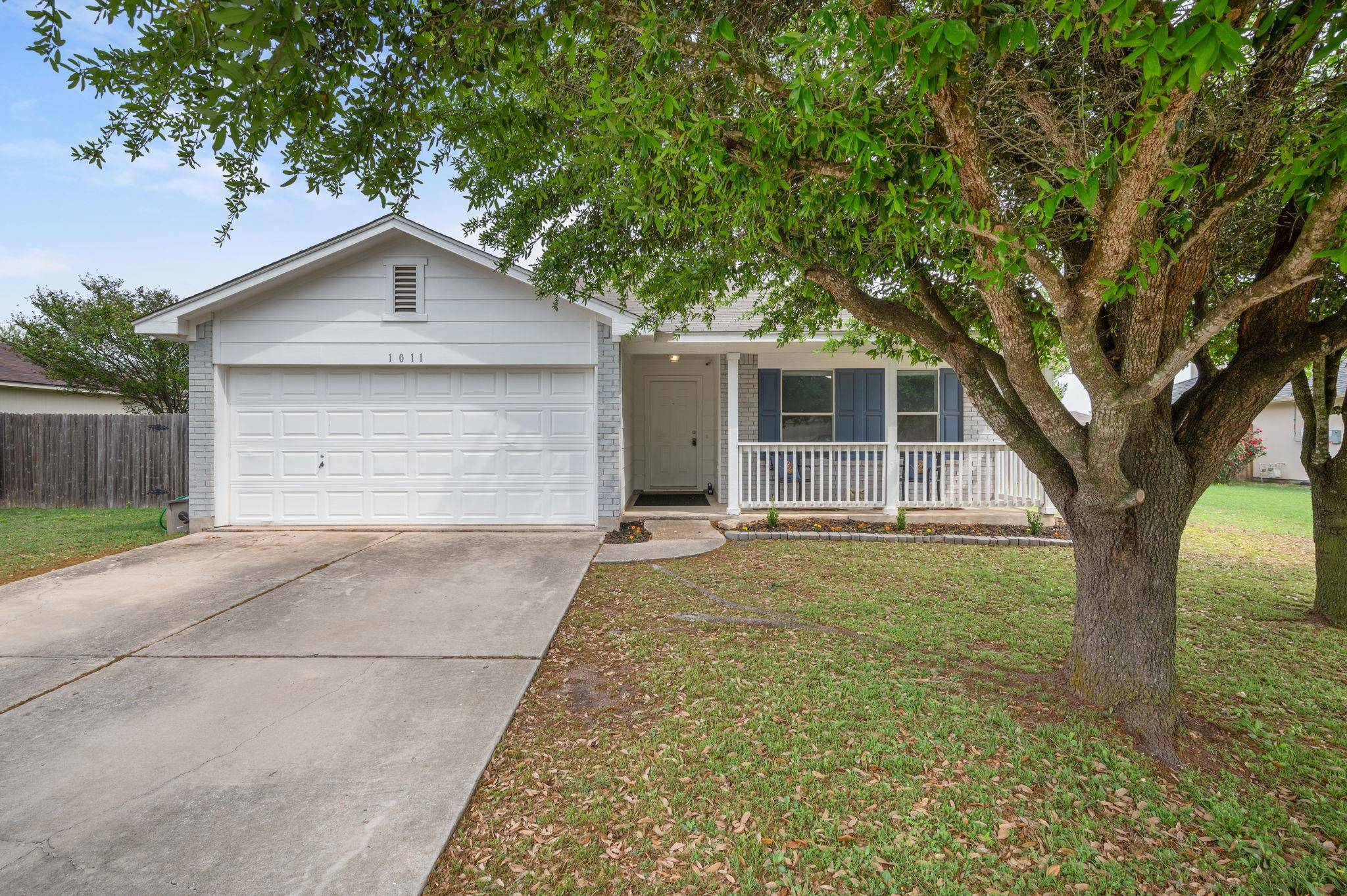 1011 Stewart DR, Hutto, TX 78634