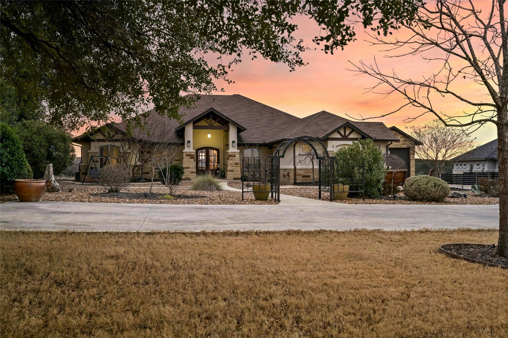 1305 Eagle Point DR, Georgetown, TX 78628