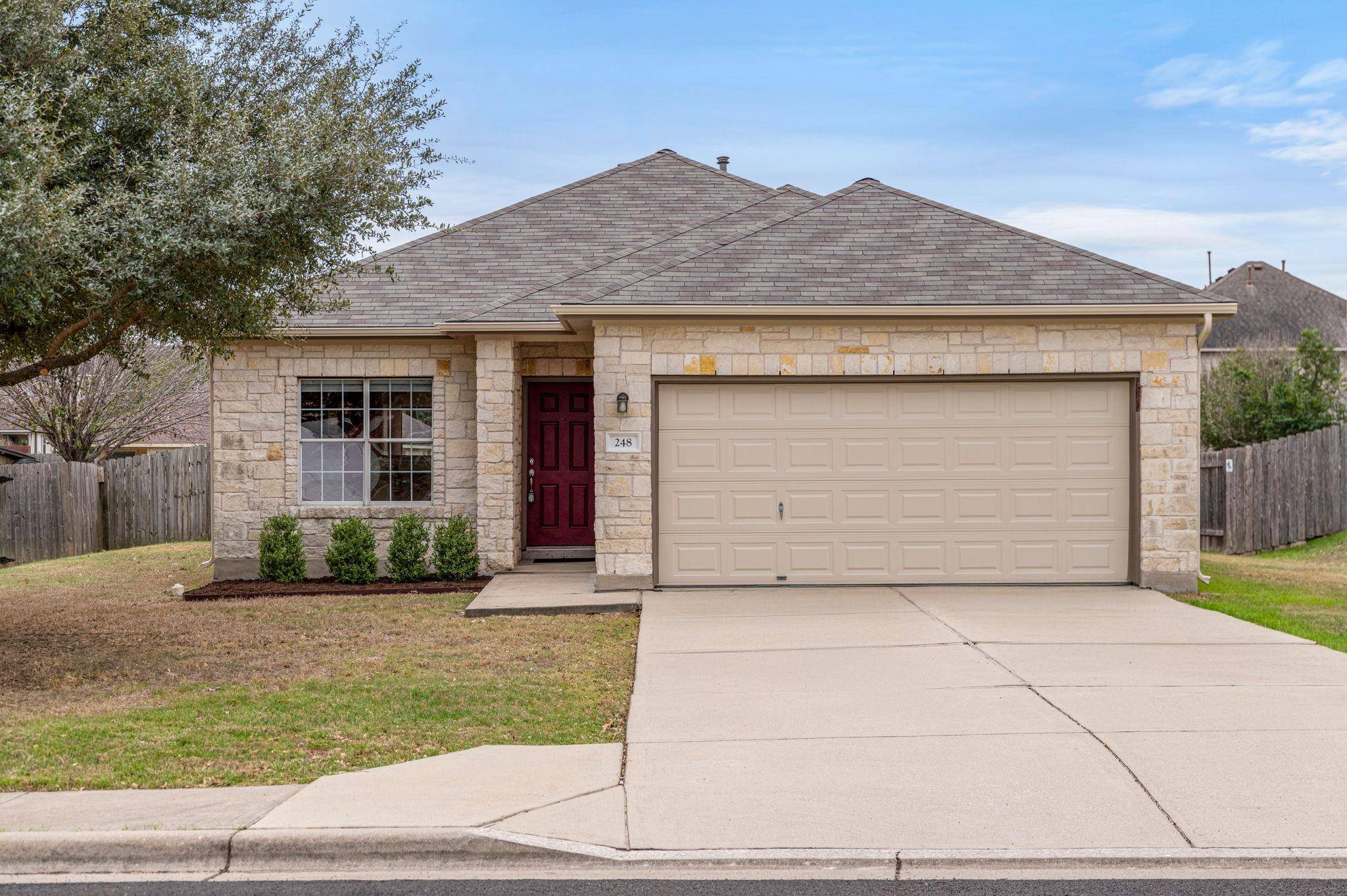 248 Amber Oak DR, Kyle, TX 78640