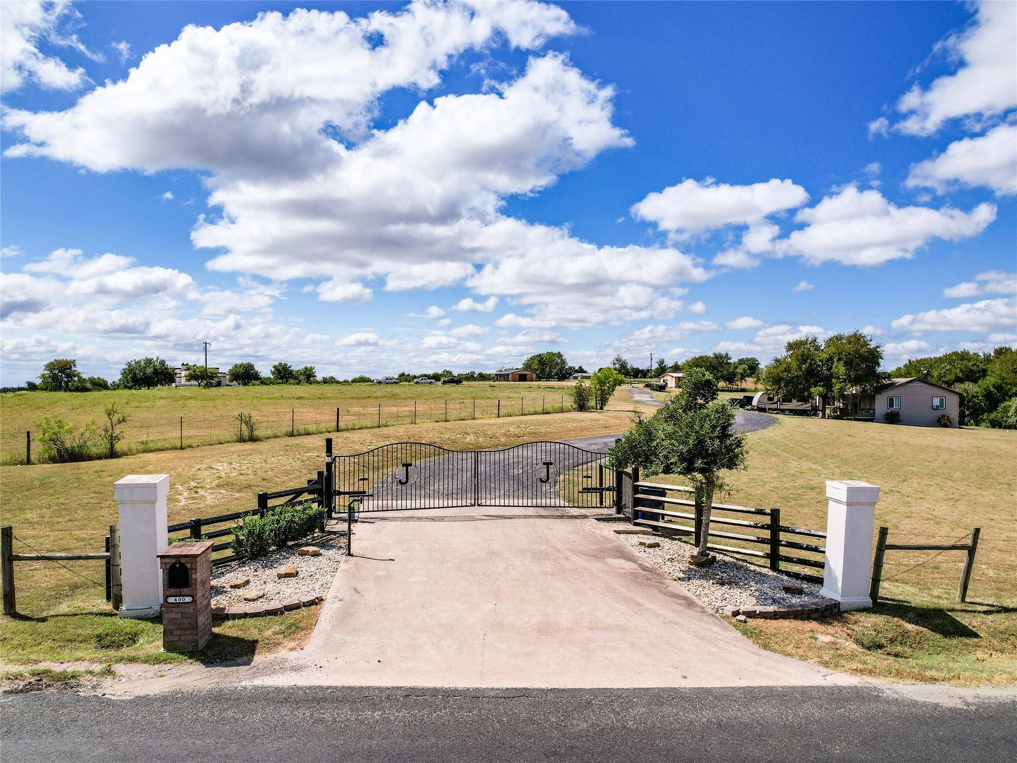 400 County Road 139 RD, Hutto, TX 78634