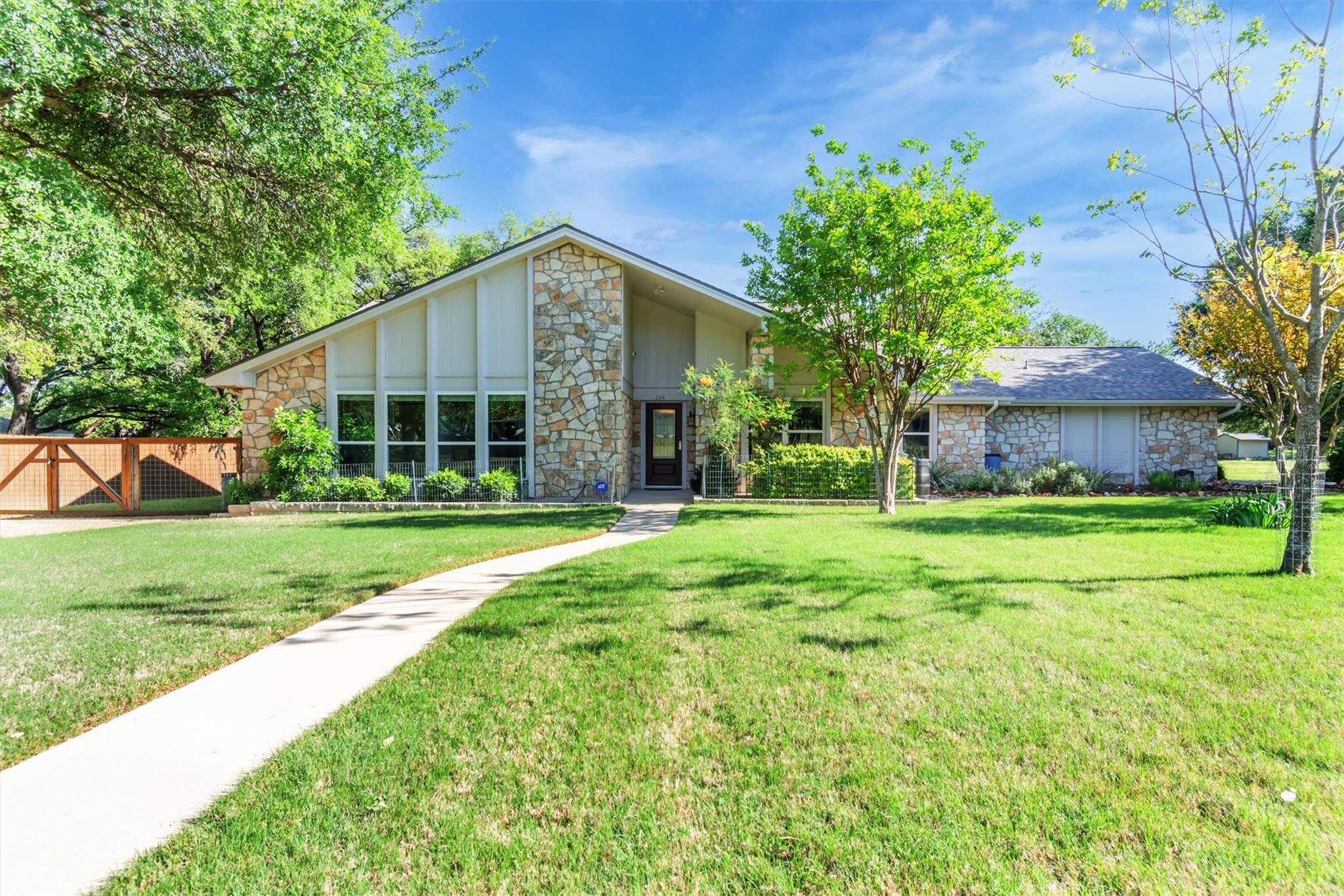 204 Mesa DR, Georgetown, TX 78628