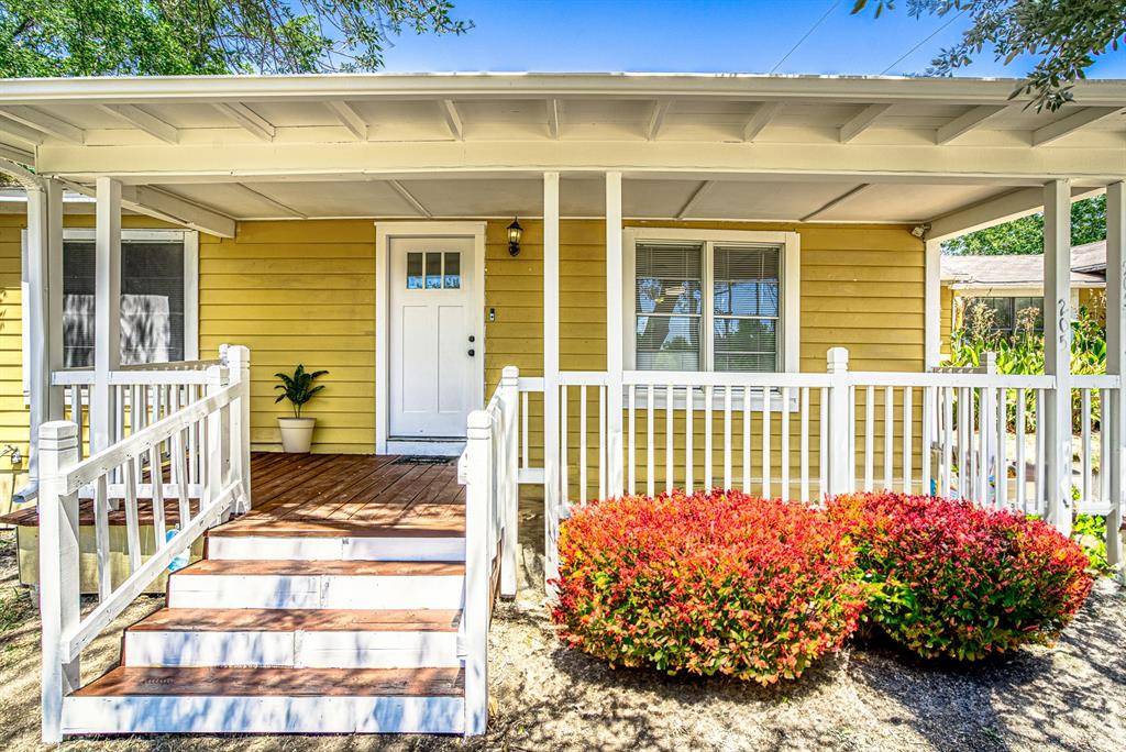 205 Old Thorndale RD, Taylor, TX 76574