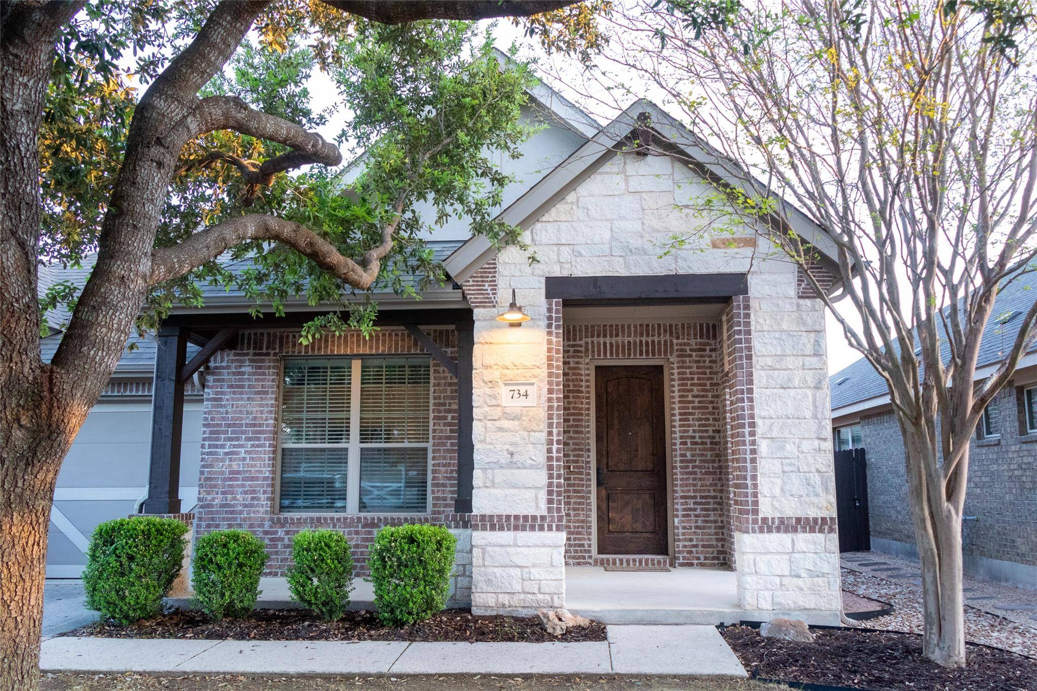 734 Oyster CRK, Buda, TX 78610