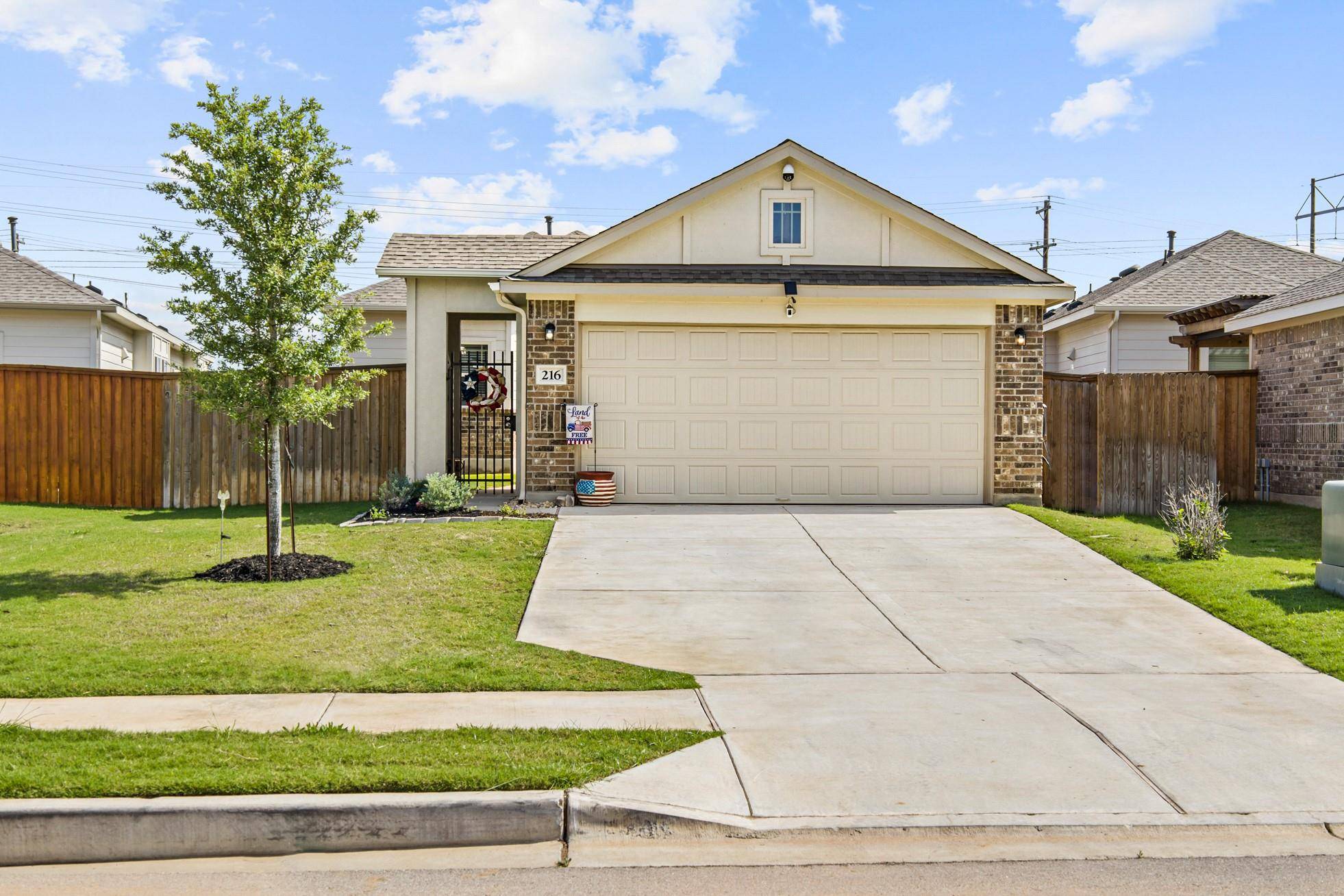 216 Driftwood LN, Bastrop, TX 78602