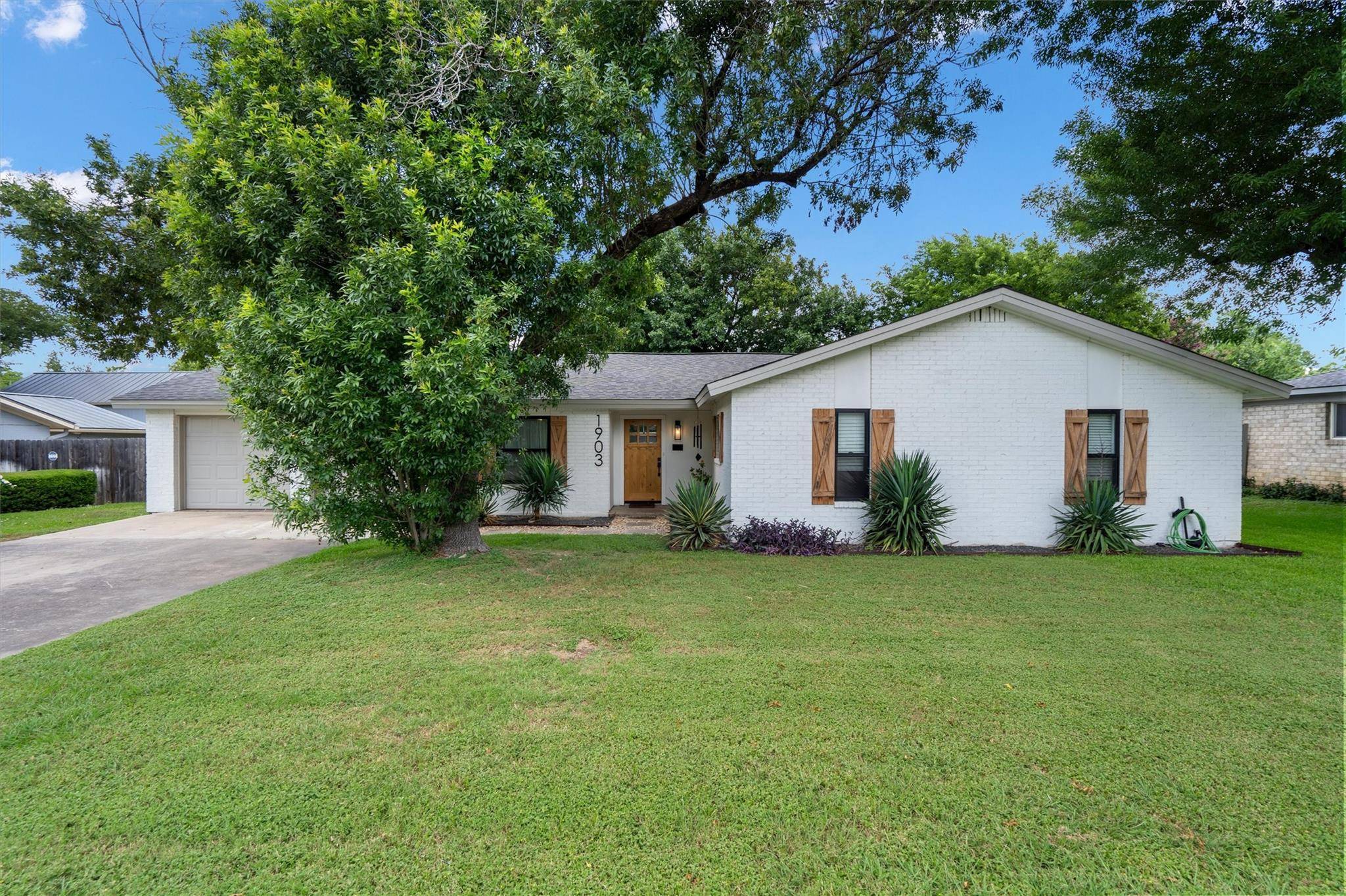 1903 Montclair DR, Round Rock, TX 78664