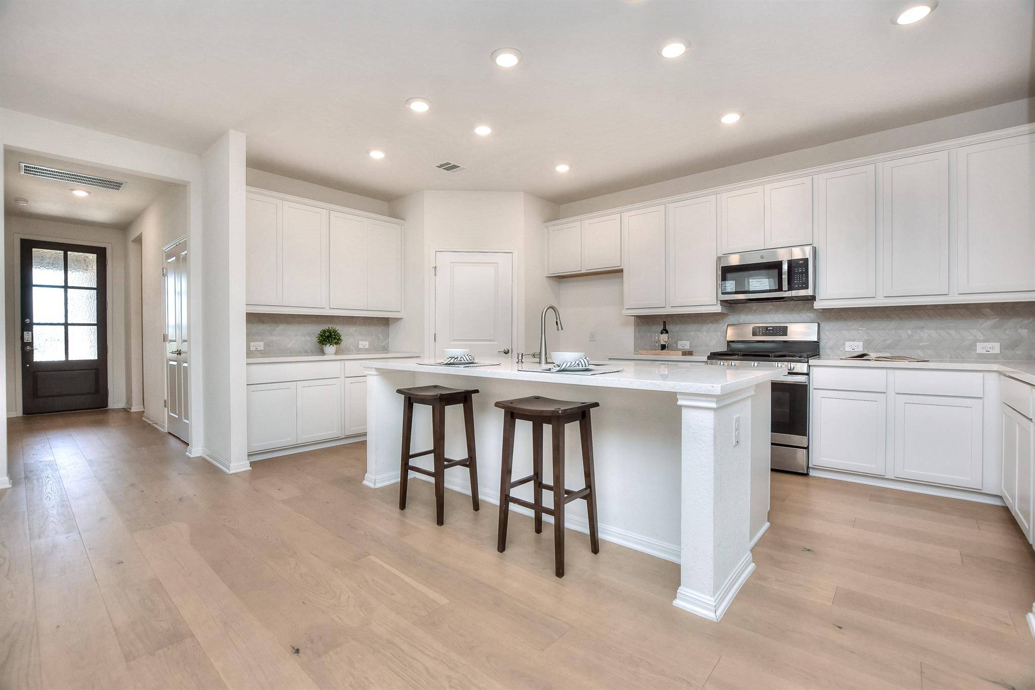141 Green Knoll LN, Georgetown, TX 78628