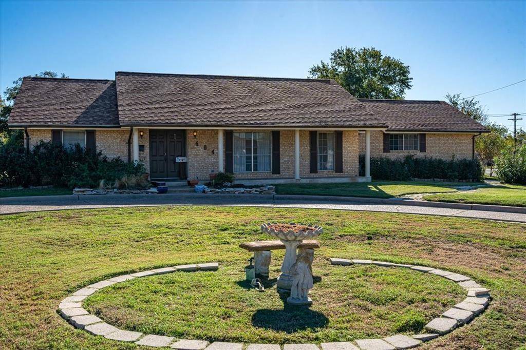 404 Joekel Ave S, Giddings, TX 78942