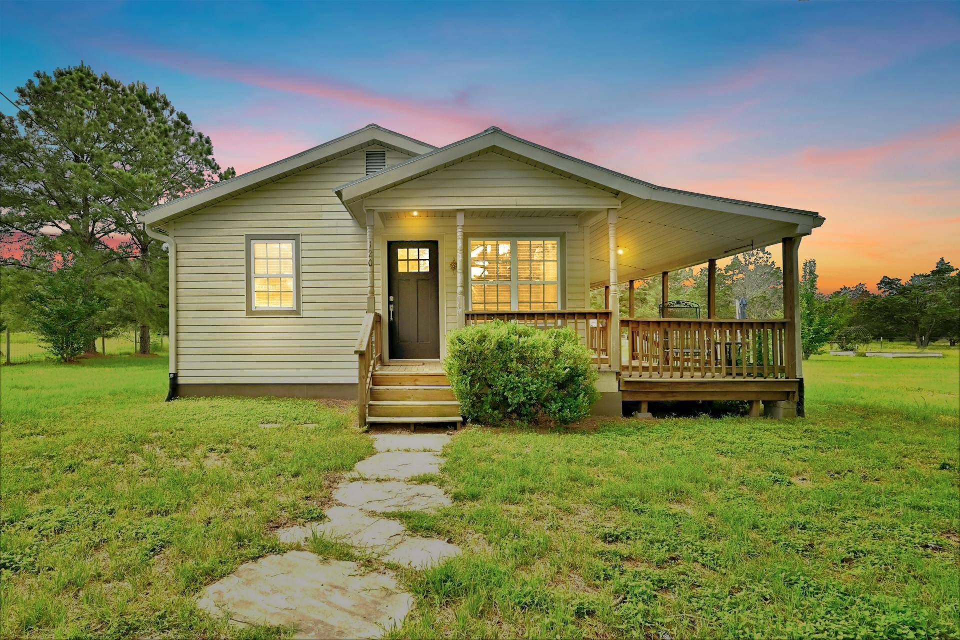120 Daisy LN, Bastrop, TX 78602