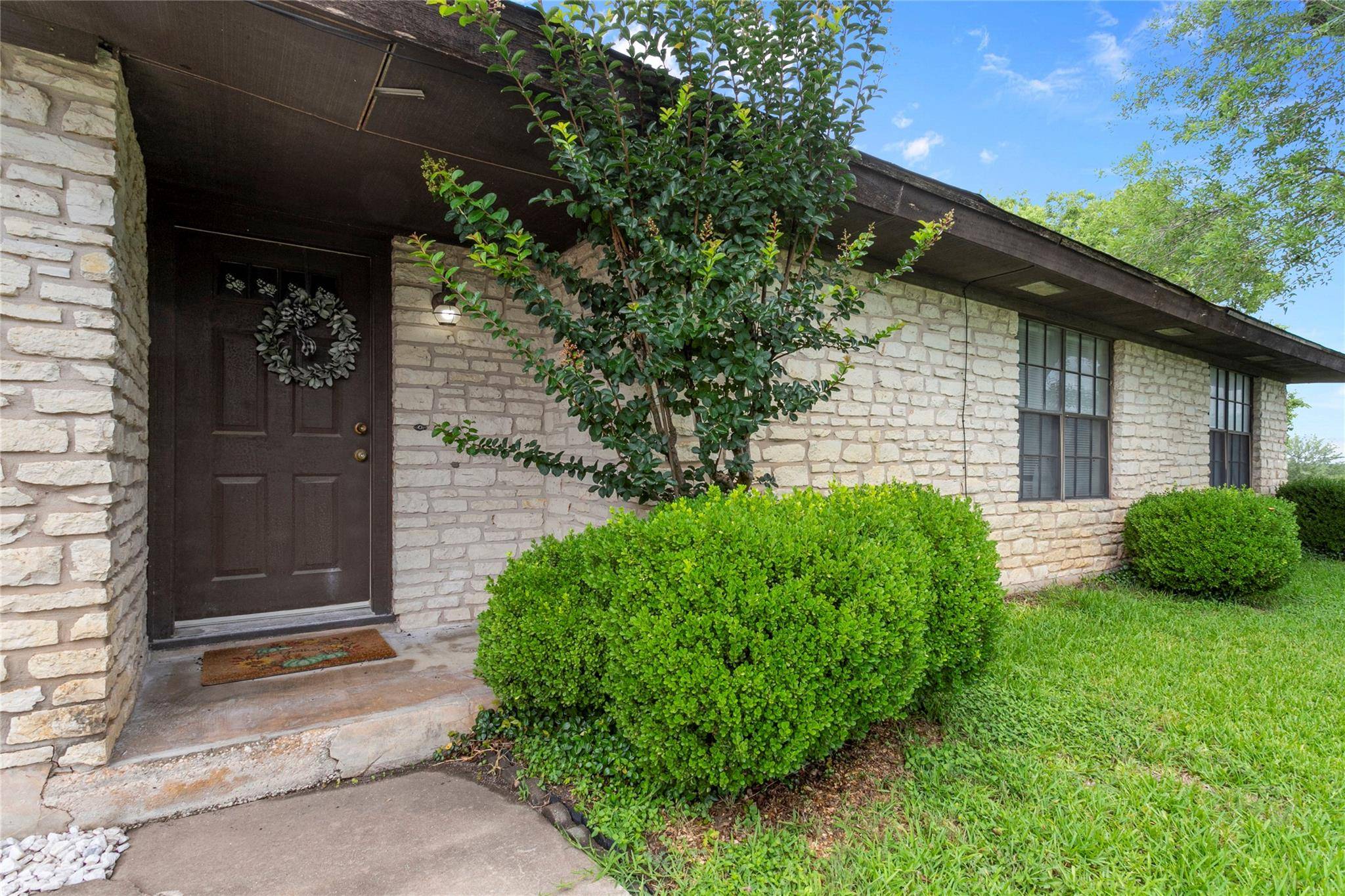 209 E Rector ST, Manor, TX 78653