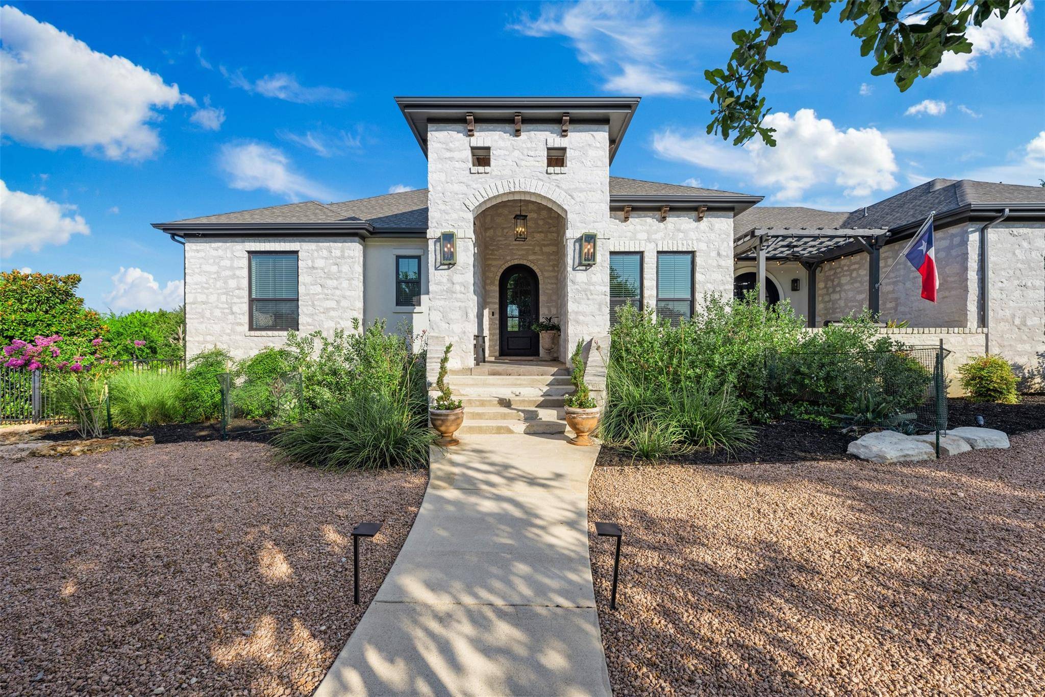 604 W Majestic Oak LN, Georgetown, TX 78633