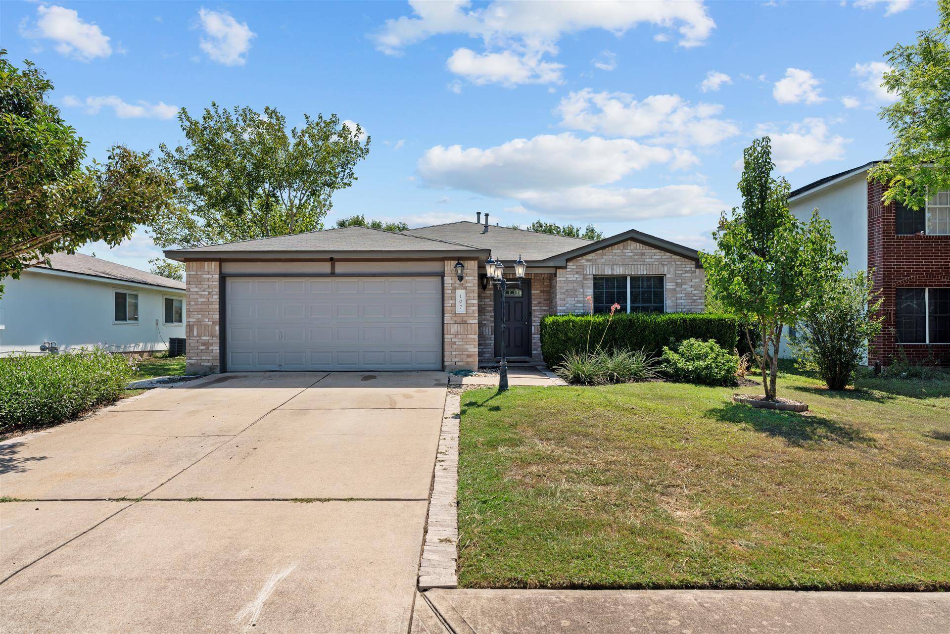 107 Loryn DR, Hutto, TX 78634