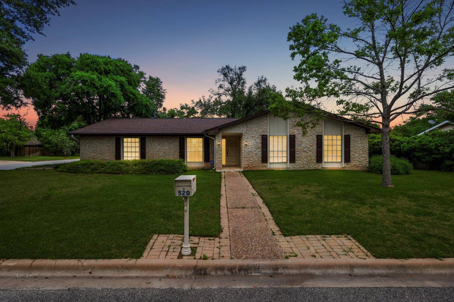 520 Weddington DR, Round Rock, TX 78664
