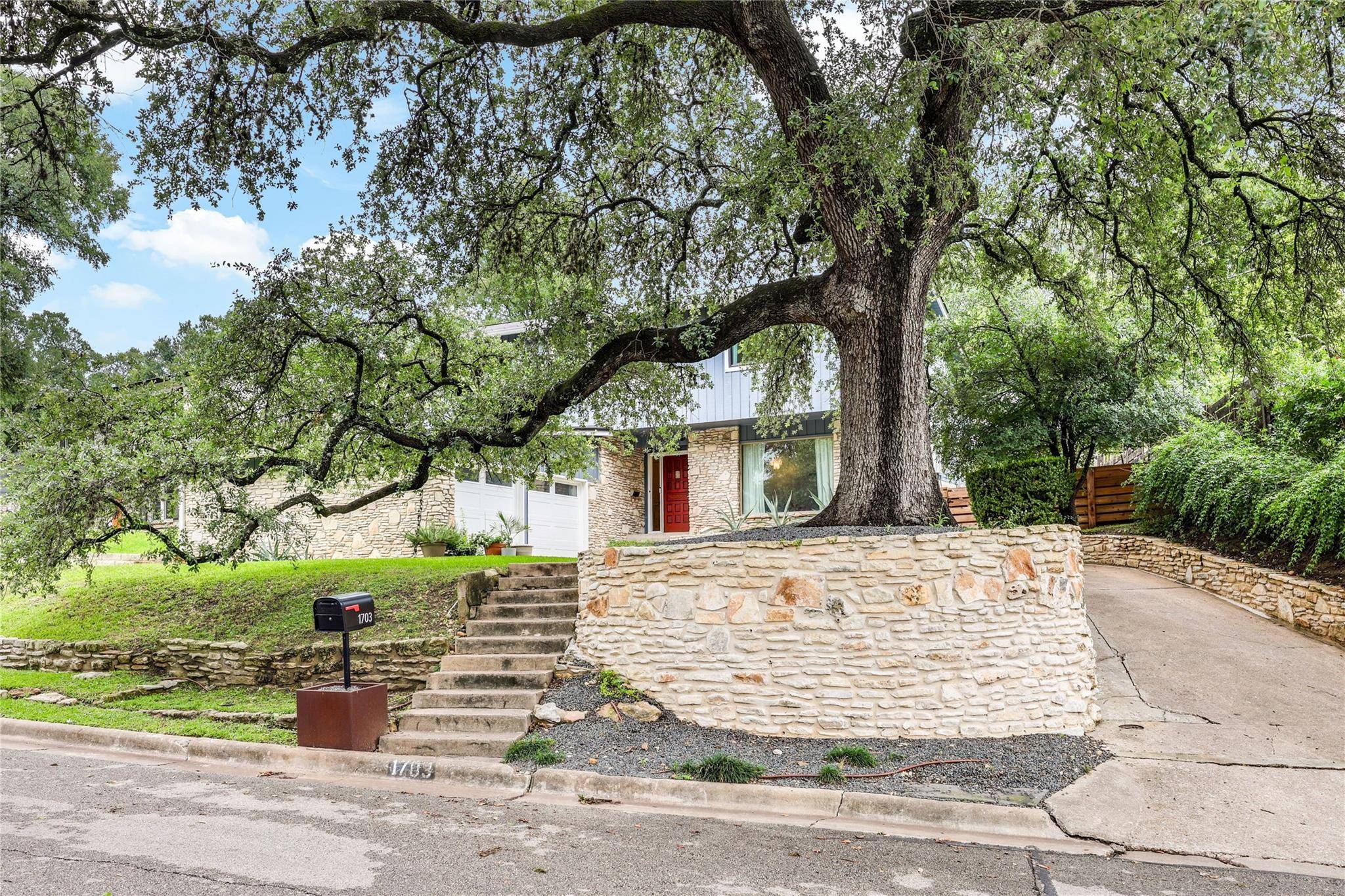 1703 Fawn DR, Austin, TX 78741
