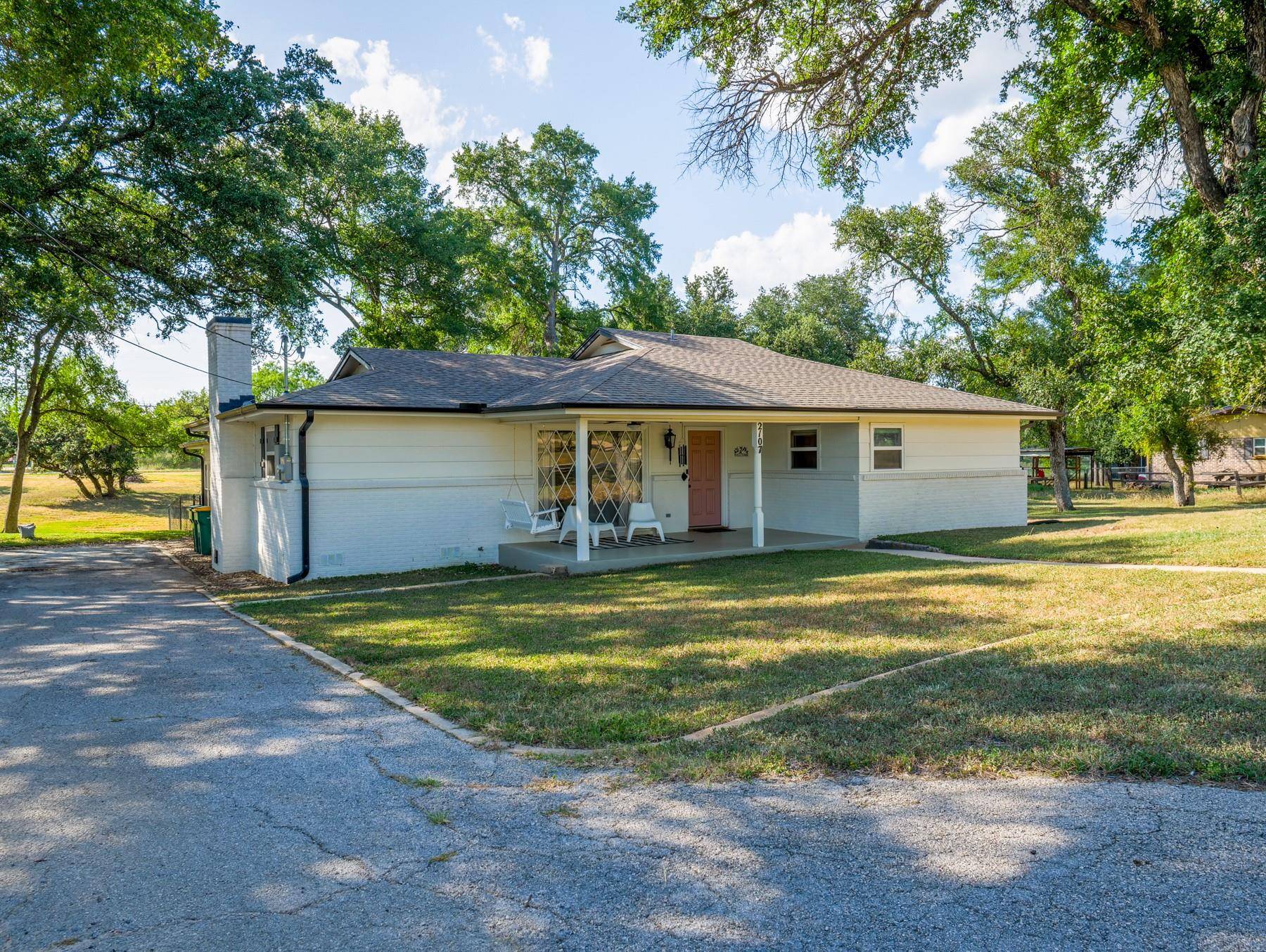 2107 Valley East LN, Granite Shoals, TX 78654