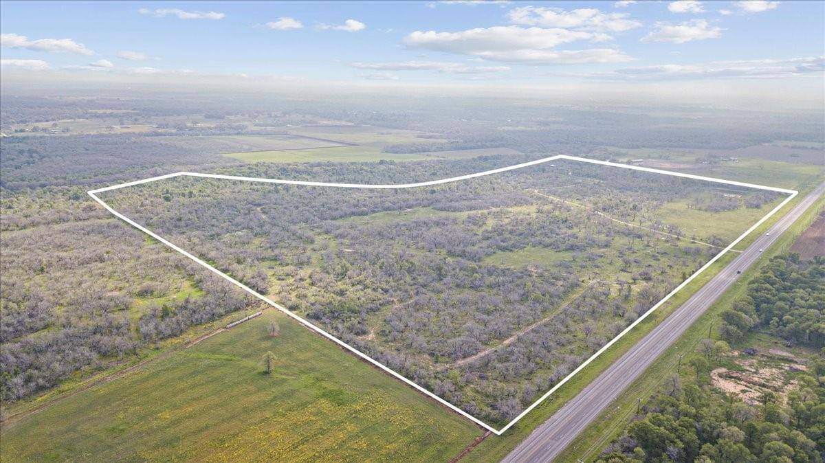 5304 S HWY 87 W, Stockdale, TX 78160