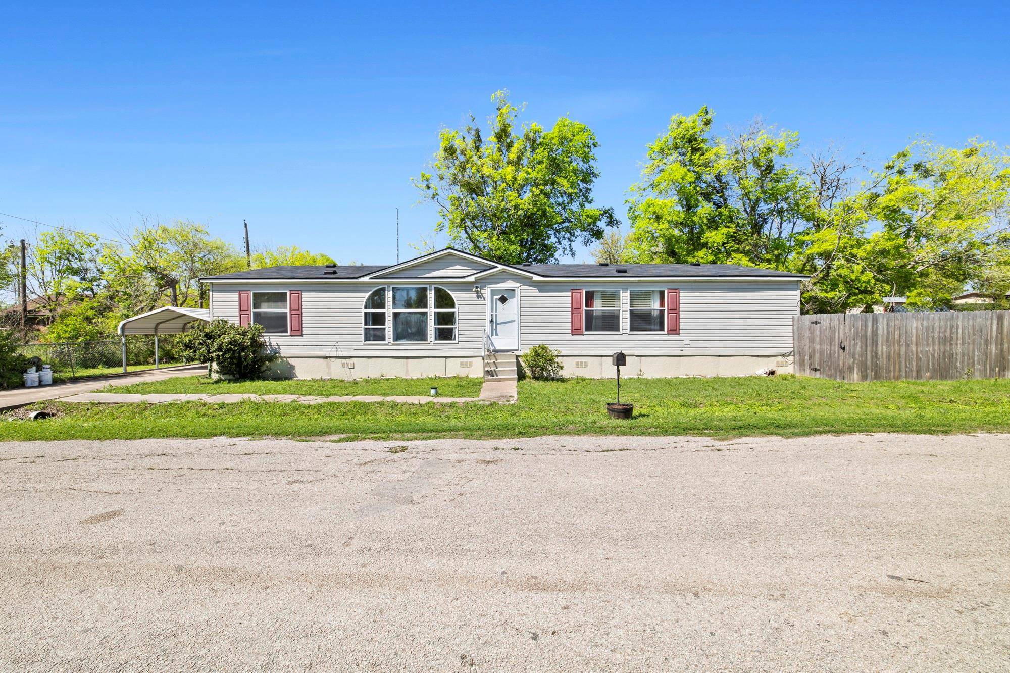 136 Royal ST, Taylor, TX 76574