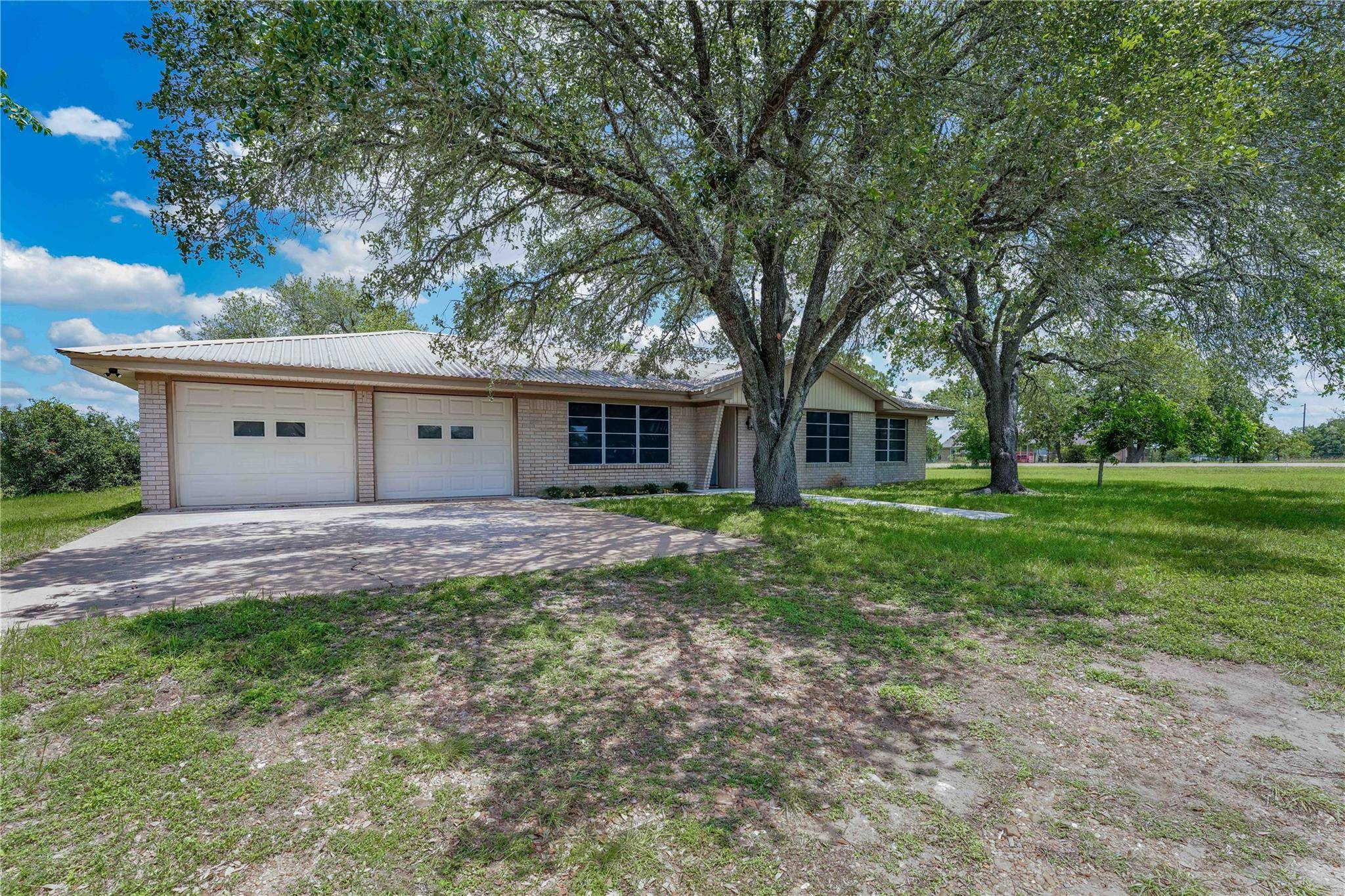 139 Owl Creek RD, La Grange, TX 78960