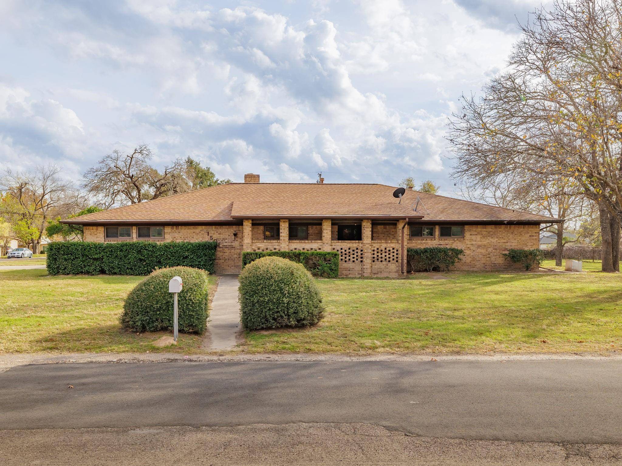 1501 Okelley RD, Rockdale, TX 76567