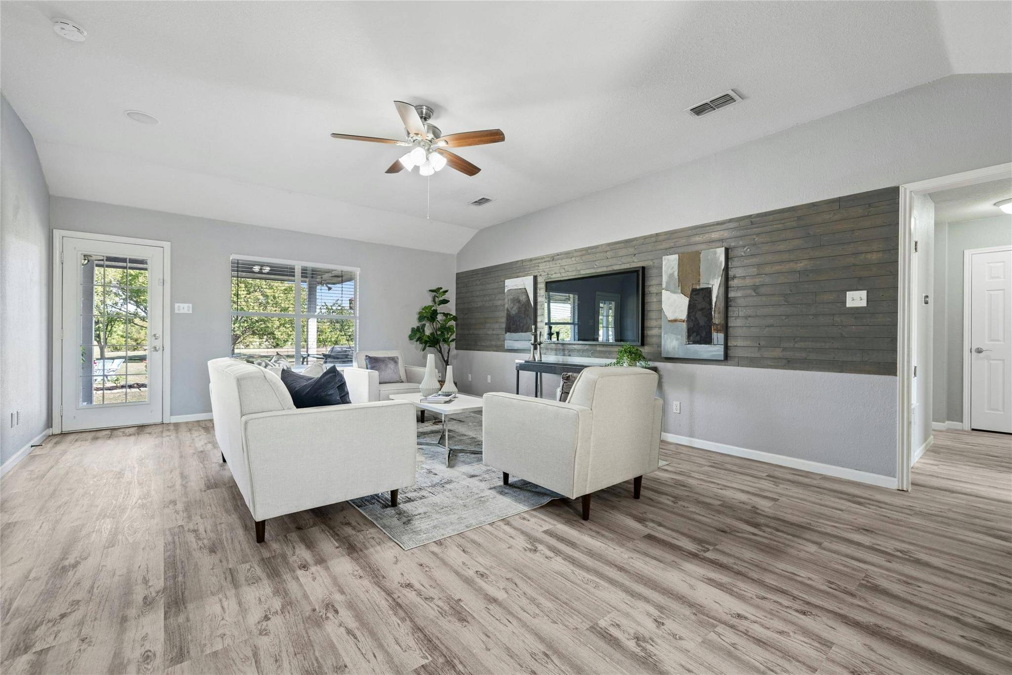 200 W Avenue F RD, Jarrell, TX 76537