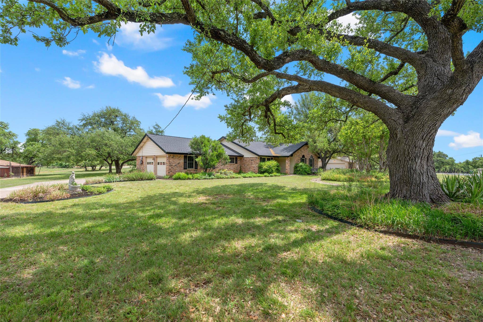 1609 Oak Forest DR, Round Rock, TX 78681