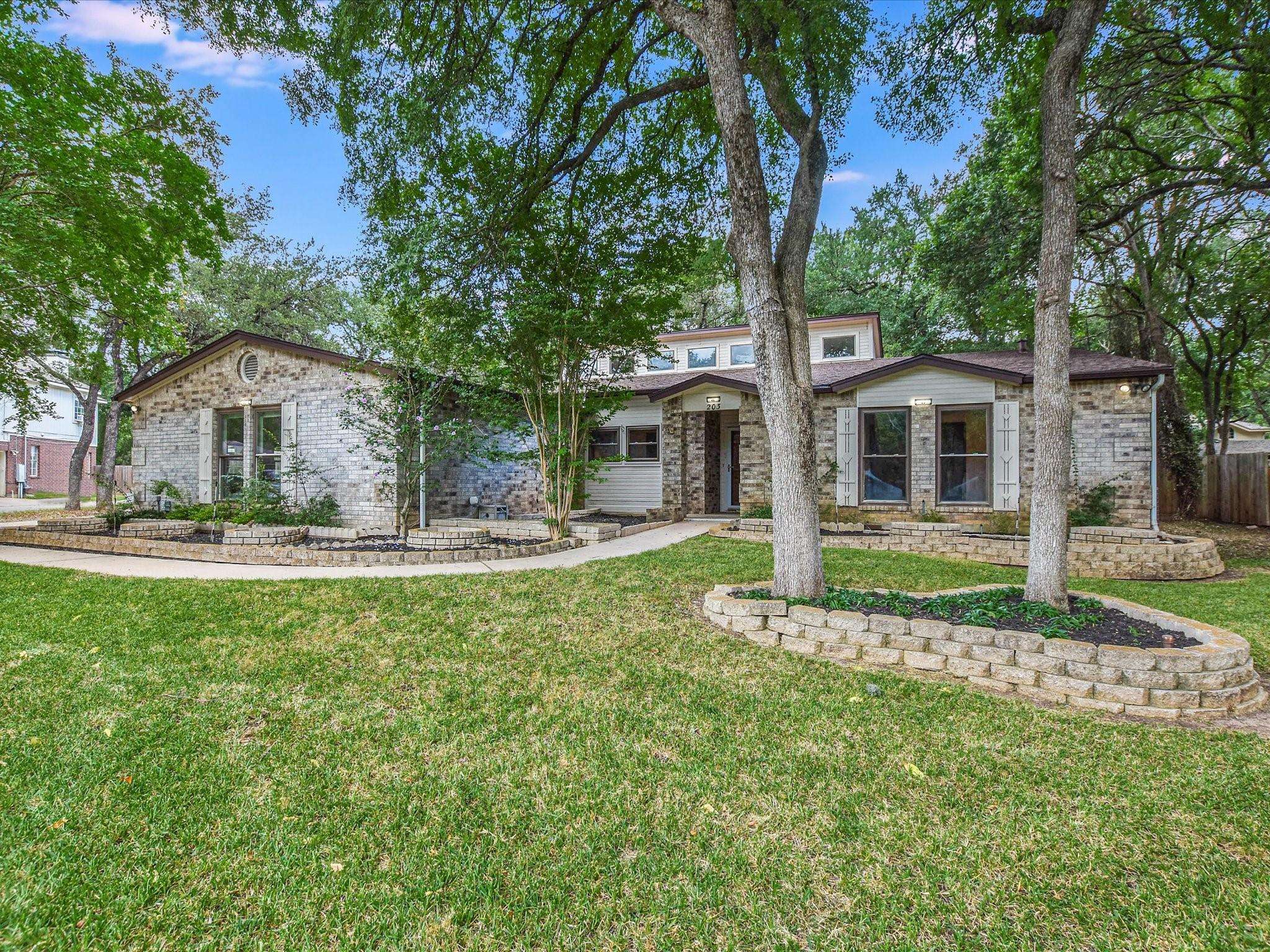 203 Daybreak CV, Buda, TX 78610