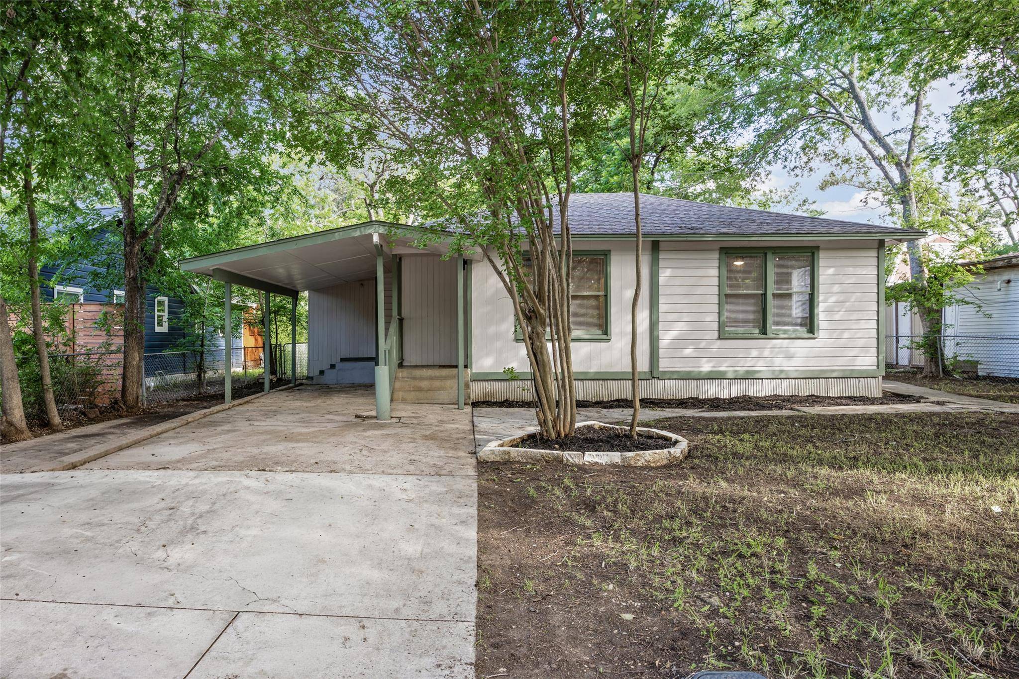 933 Haynes ST, San Marcos, TX 78666