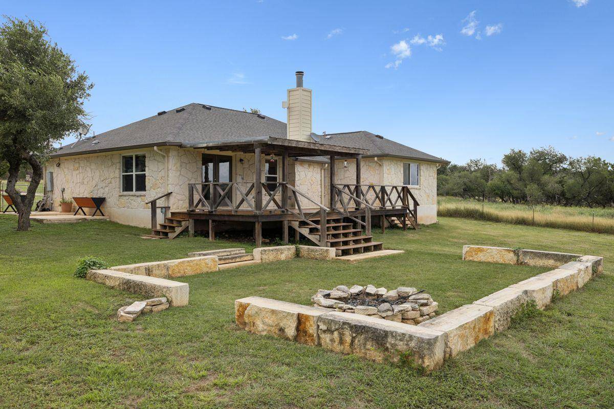 275 Starview RD, Fredericksburg, TX 78624