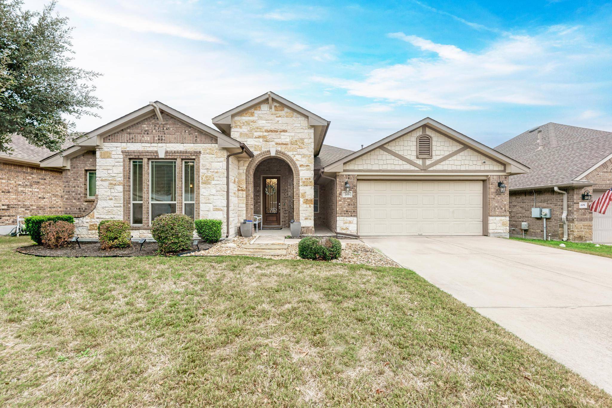 205 Lismore ST, Hutto, TX 78634
