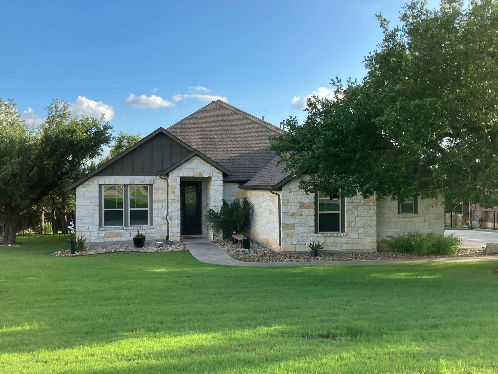960 Blue Ridge DR, Dripping Springs, TX 78620