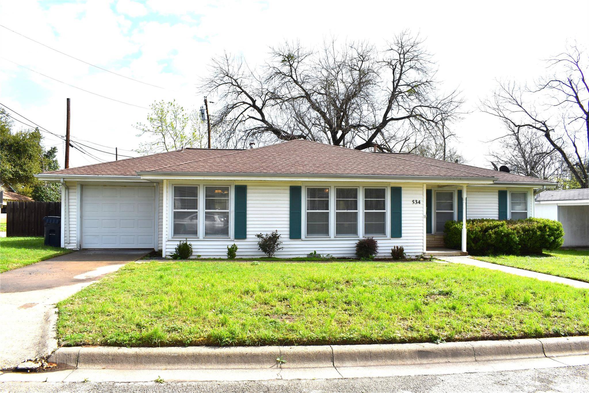 534 EVELYN ST, Rockdale, TX 76567
