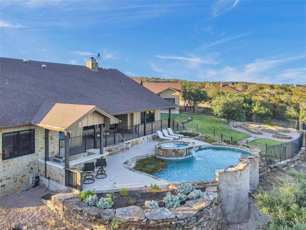171 Sandstone Ridge DR, Marble Falls, TX 78654