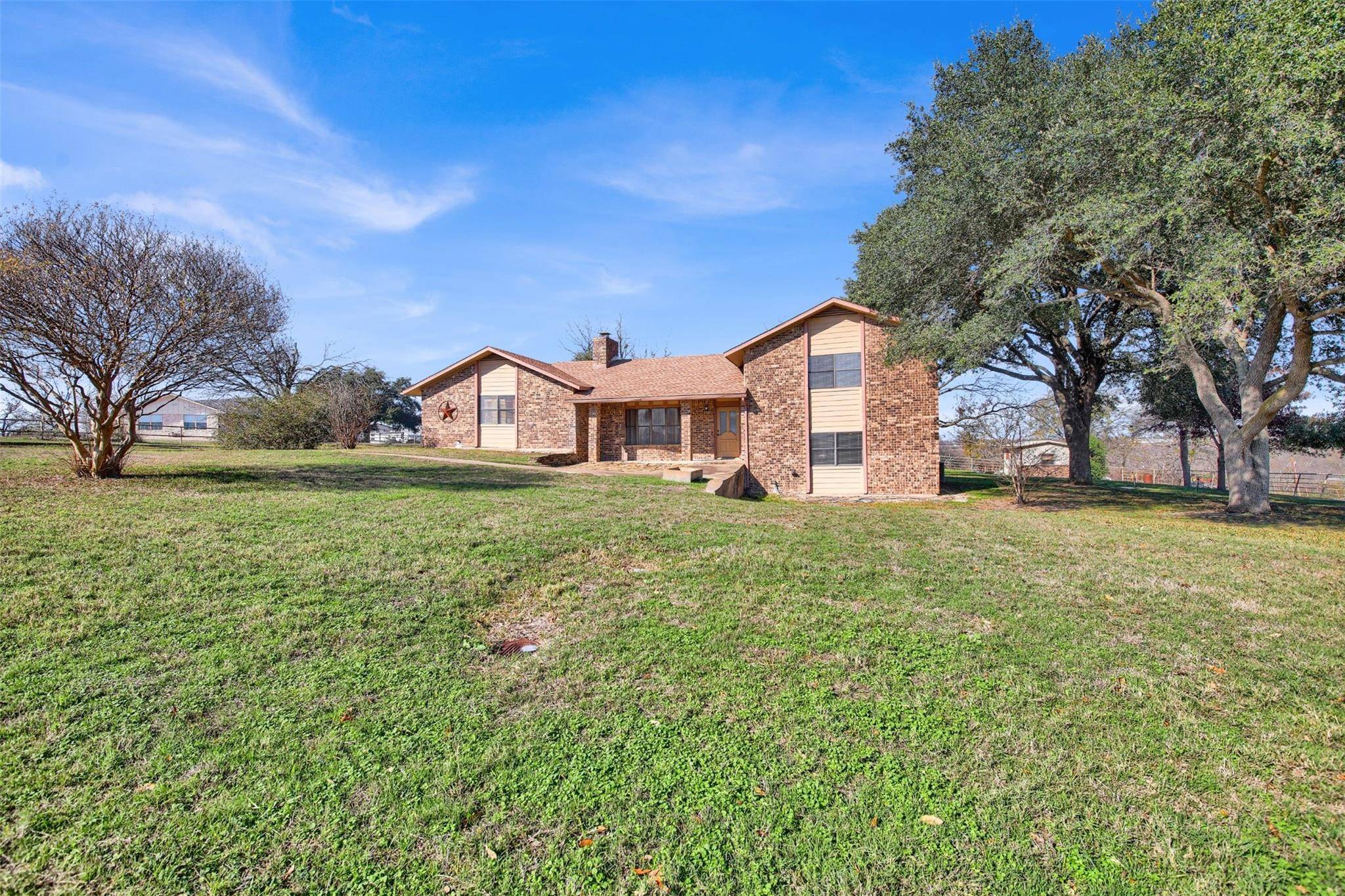 1901 Southwood Hills DR, Taylor, TX 76574