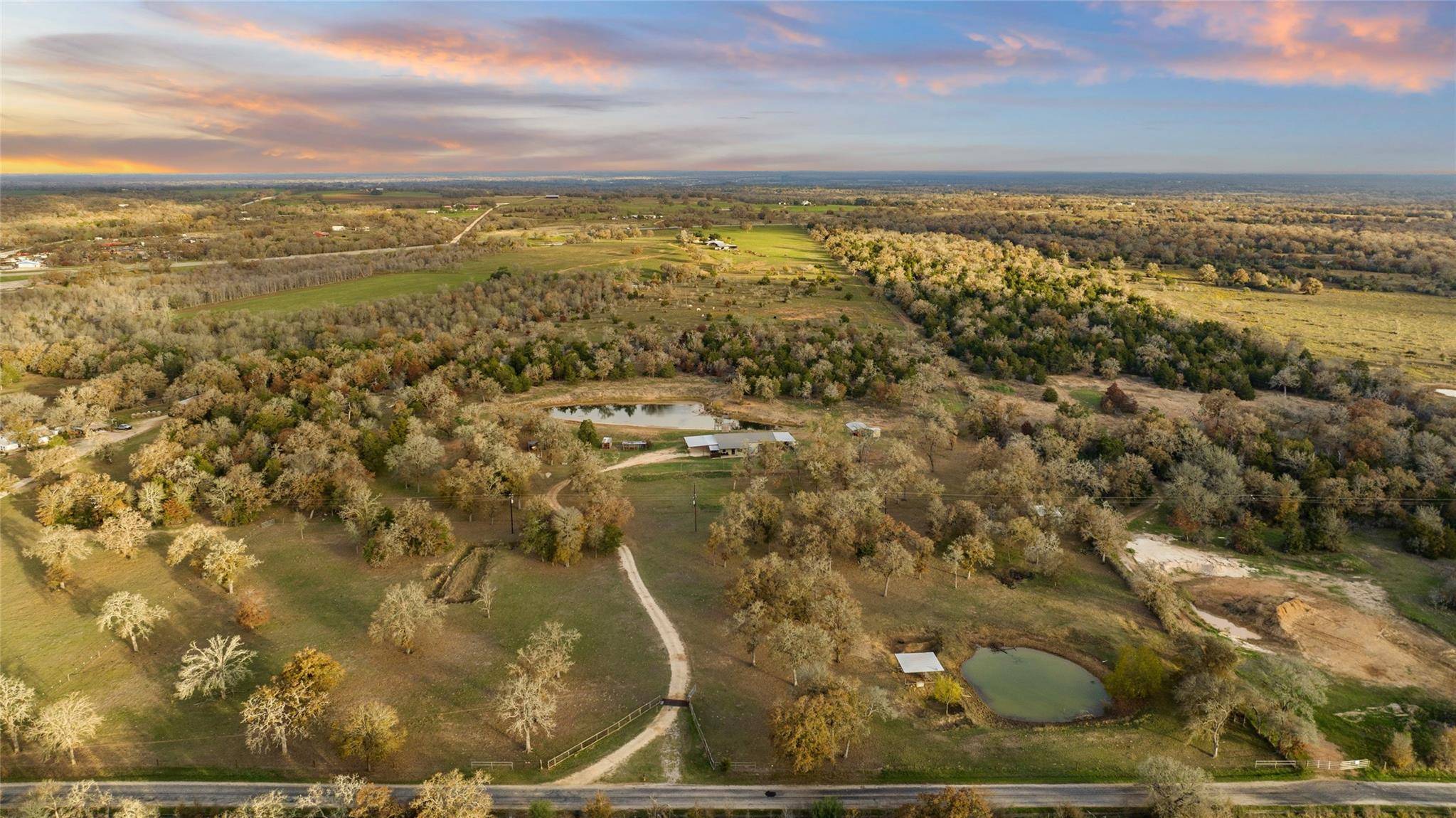 1175 E County Road 327, Lincoln, TX 78948