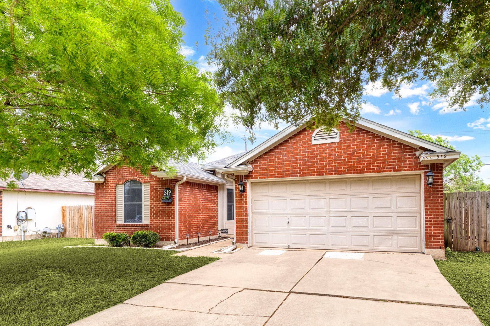 319 Willowbrook DR, Hutto, TX 78634