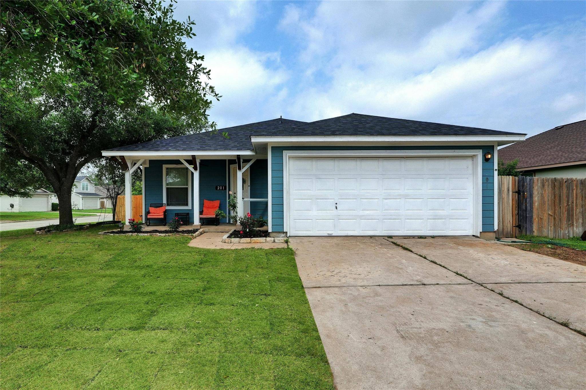 201 Madison LN, Hutto, TX 78634