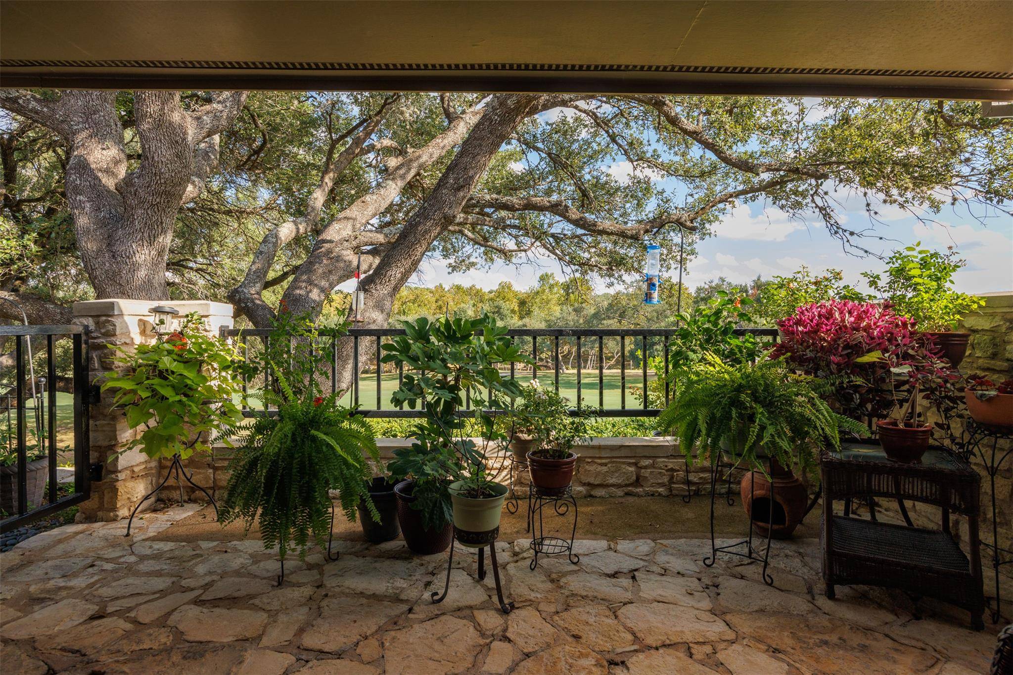 116 W Eagle DR, The Hills, TX 78738