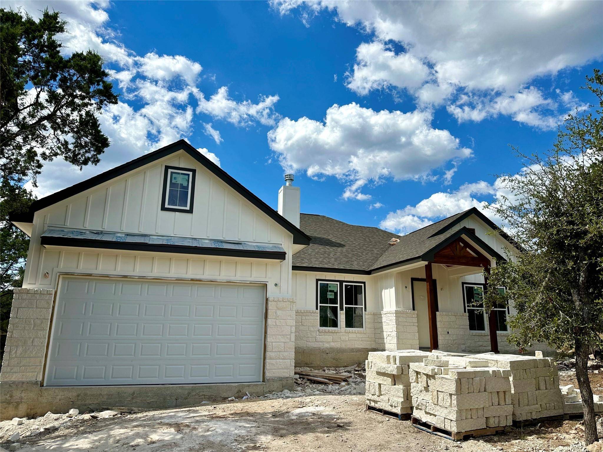 9 Whistling Wind LN, Wimberley, TX 78676